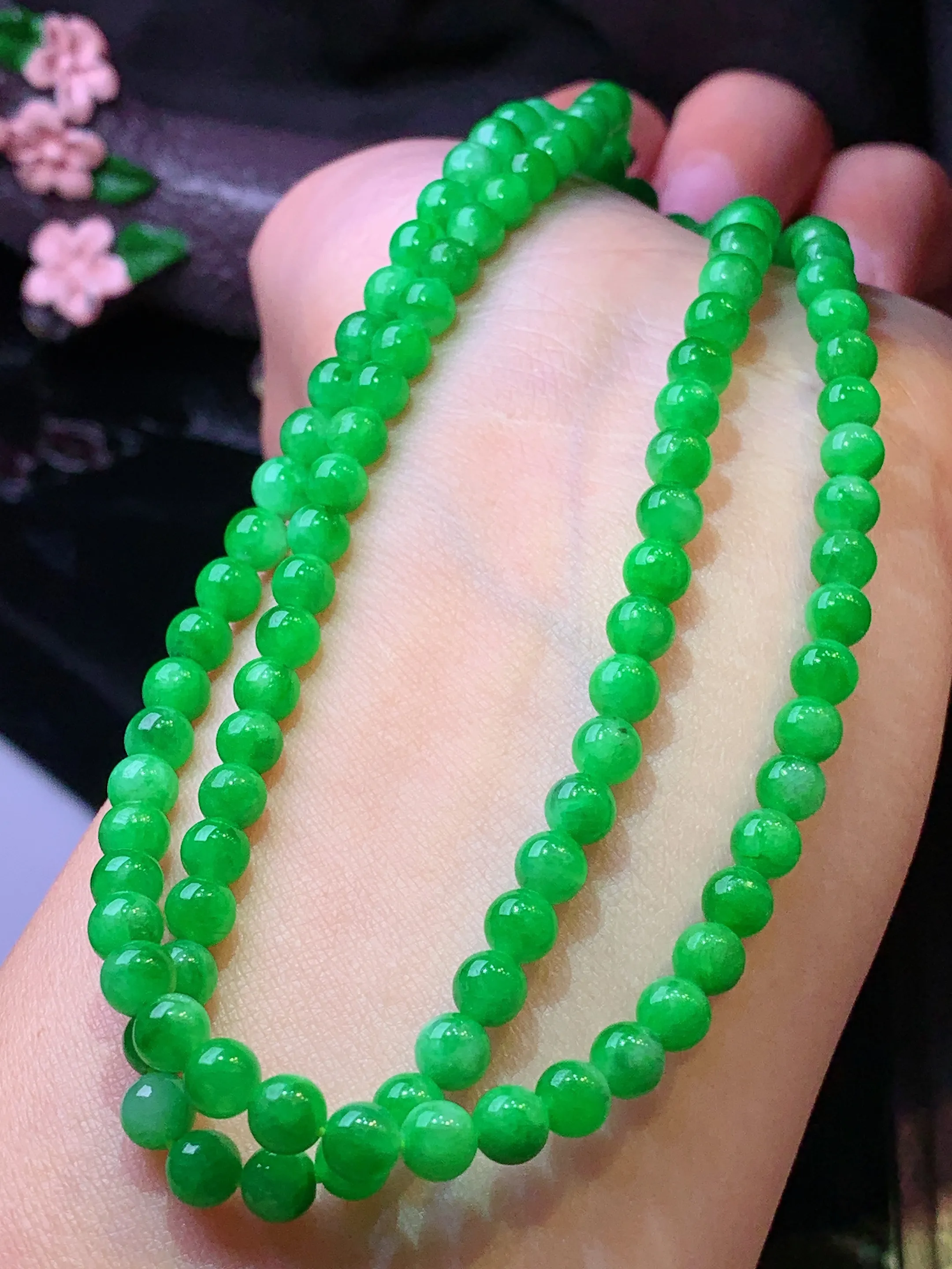 满绿圆珠项链 玉质细腻 色泽清新艳丽 整体尺寸5