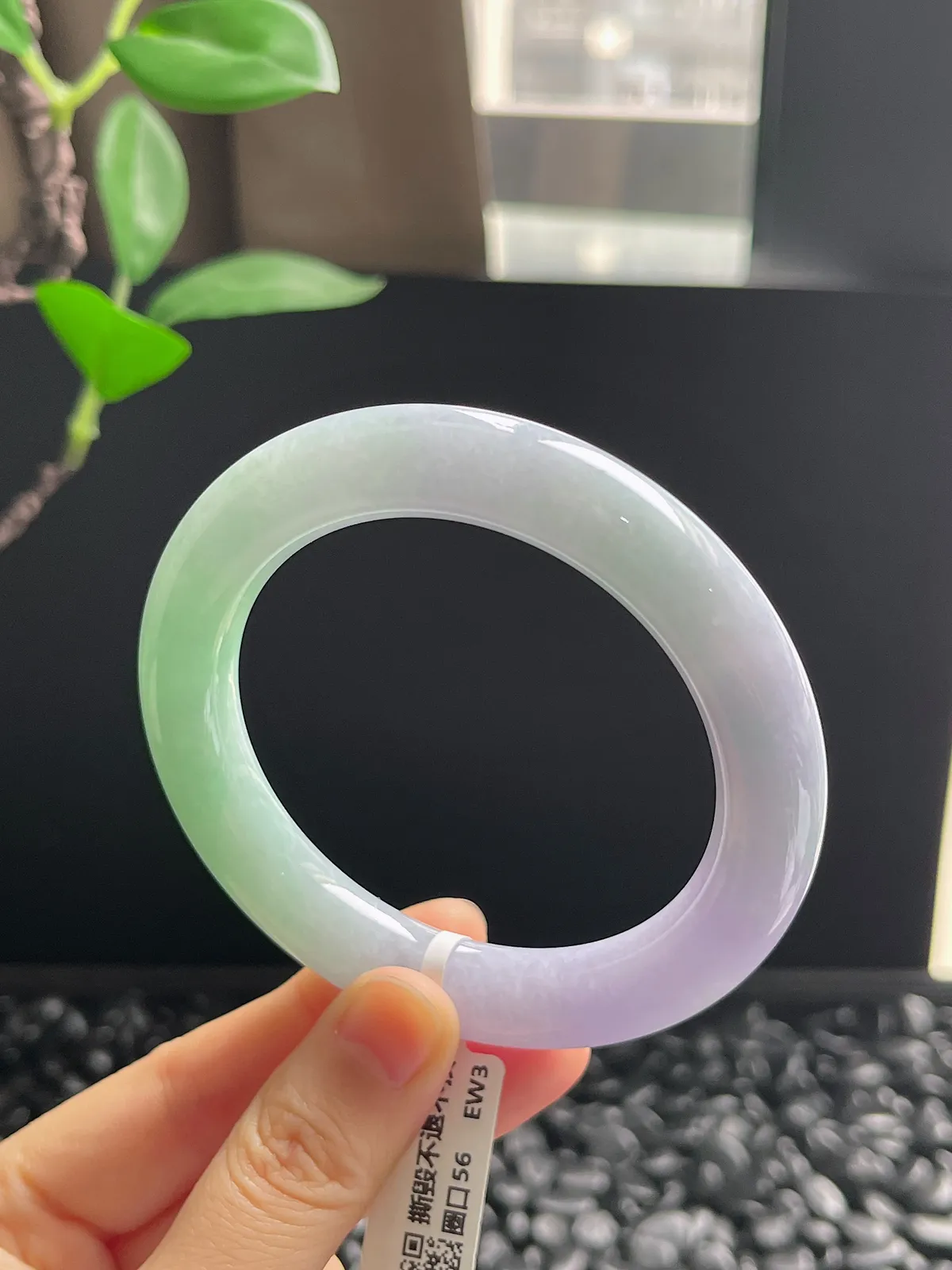 圆镯56圈口，翡翠糯化种春带彩手镯