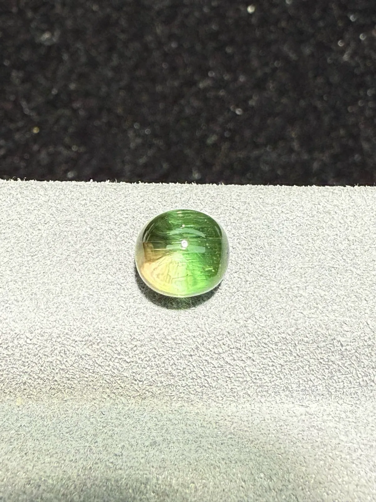 2.06克拉 西瓜碧玺猫眼裸石 猫眼效应犀利 晶体好[强][强] 水头十足 俏色系列可遇不可求 大约规格：6.6*6*5.5mm