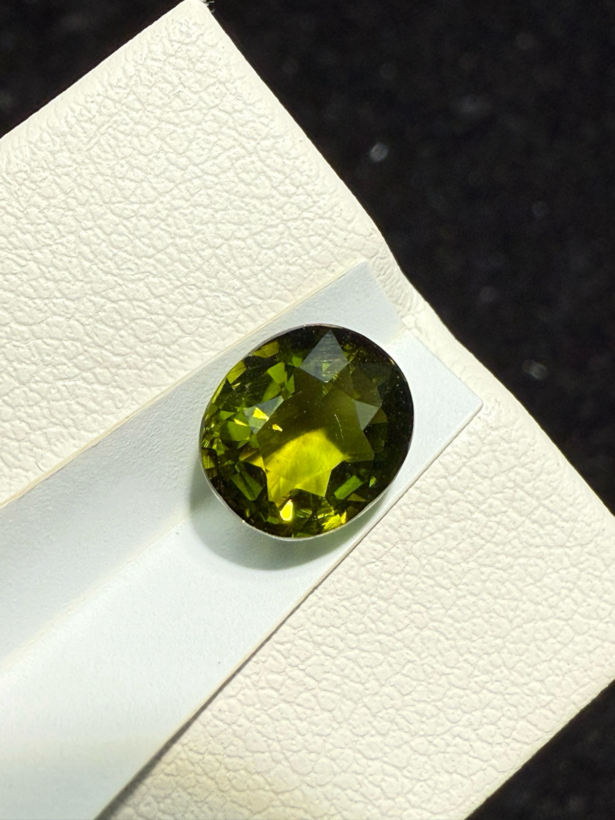 【高端珠宝】天然极美绿碧玺裸石
重量: 2.51ct  规格: 7.9*6.9*5.8毫米
精湛切工