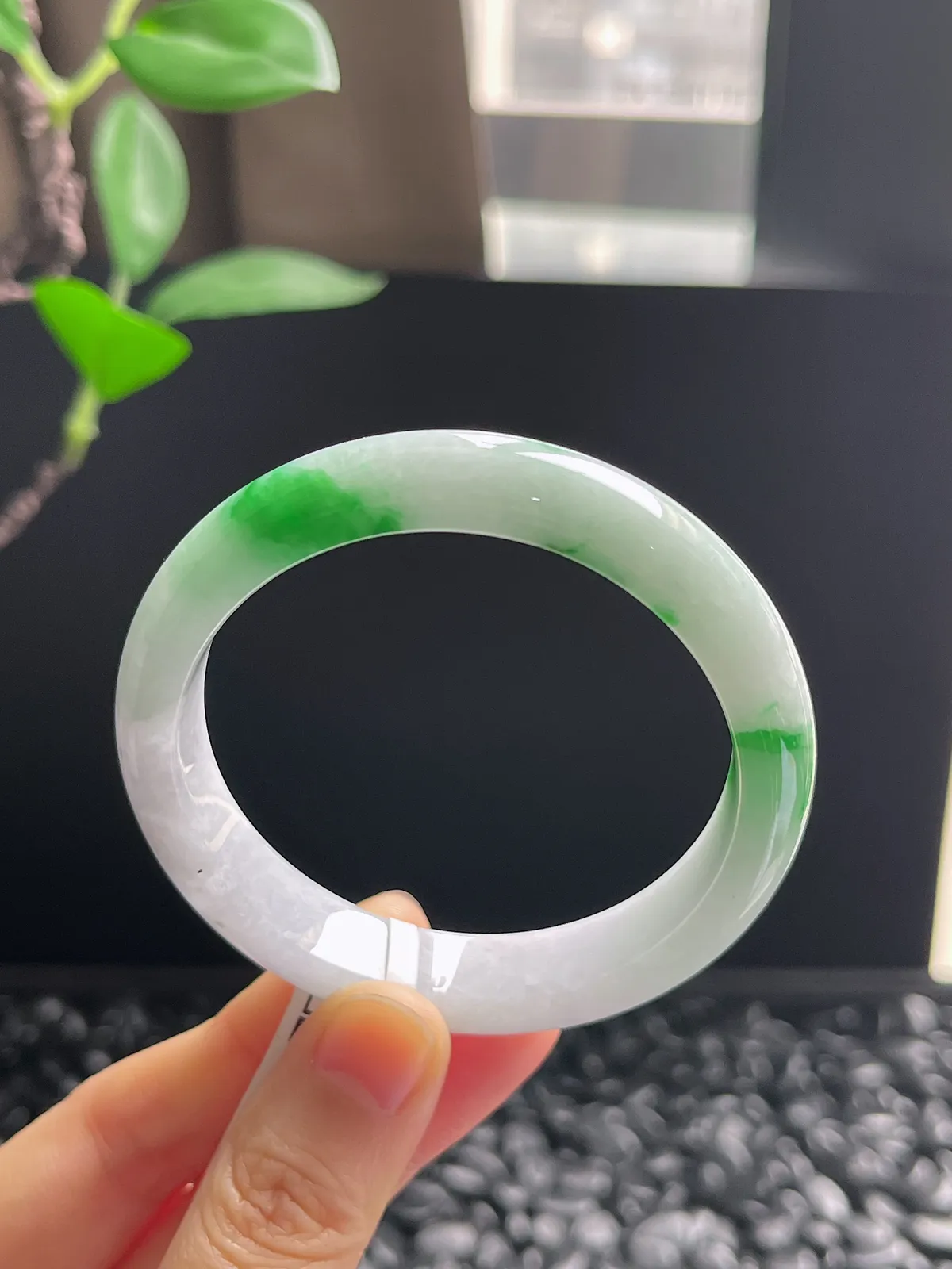 正圈52.5圈口，翡翠糯化种飘阳绿手镯