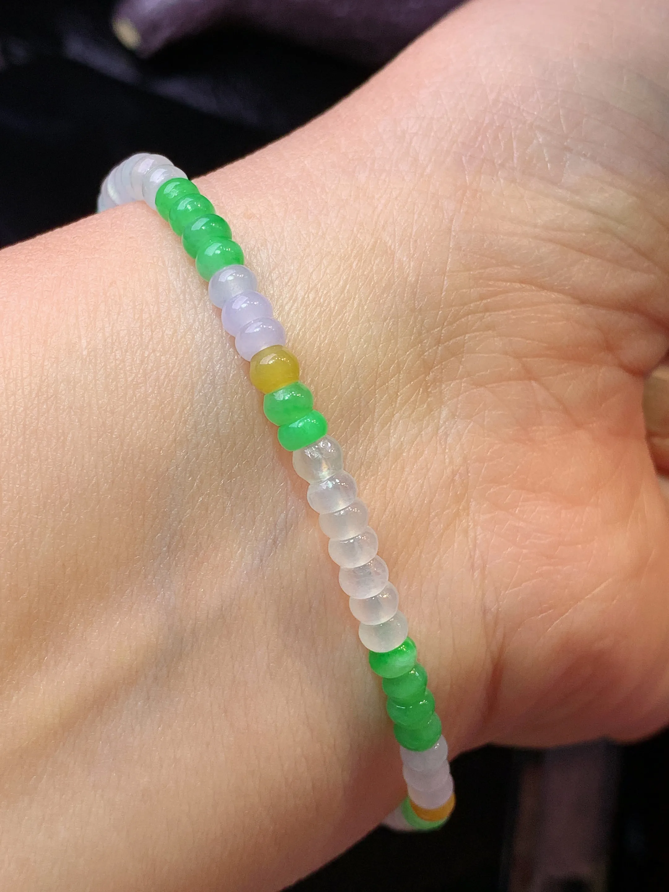 三彩算盘珠手链 玉质细腻 色泽清新艳丽 整体尺寸3.6*2.5