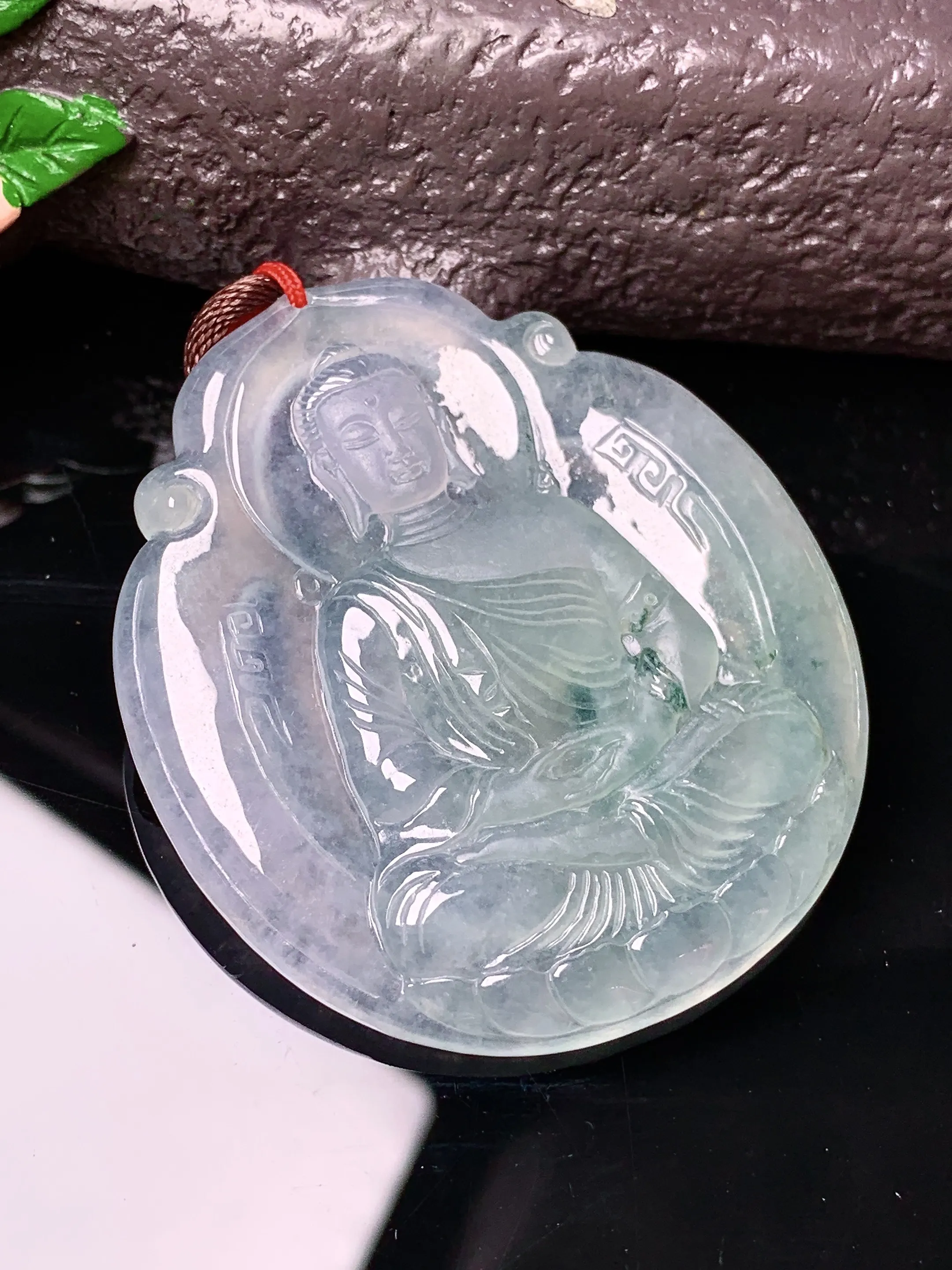 冰种大日如来佛祖吊坠 玉质细腻 色泽清新艳丽 整体尺寸48.8*43*5.2