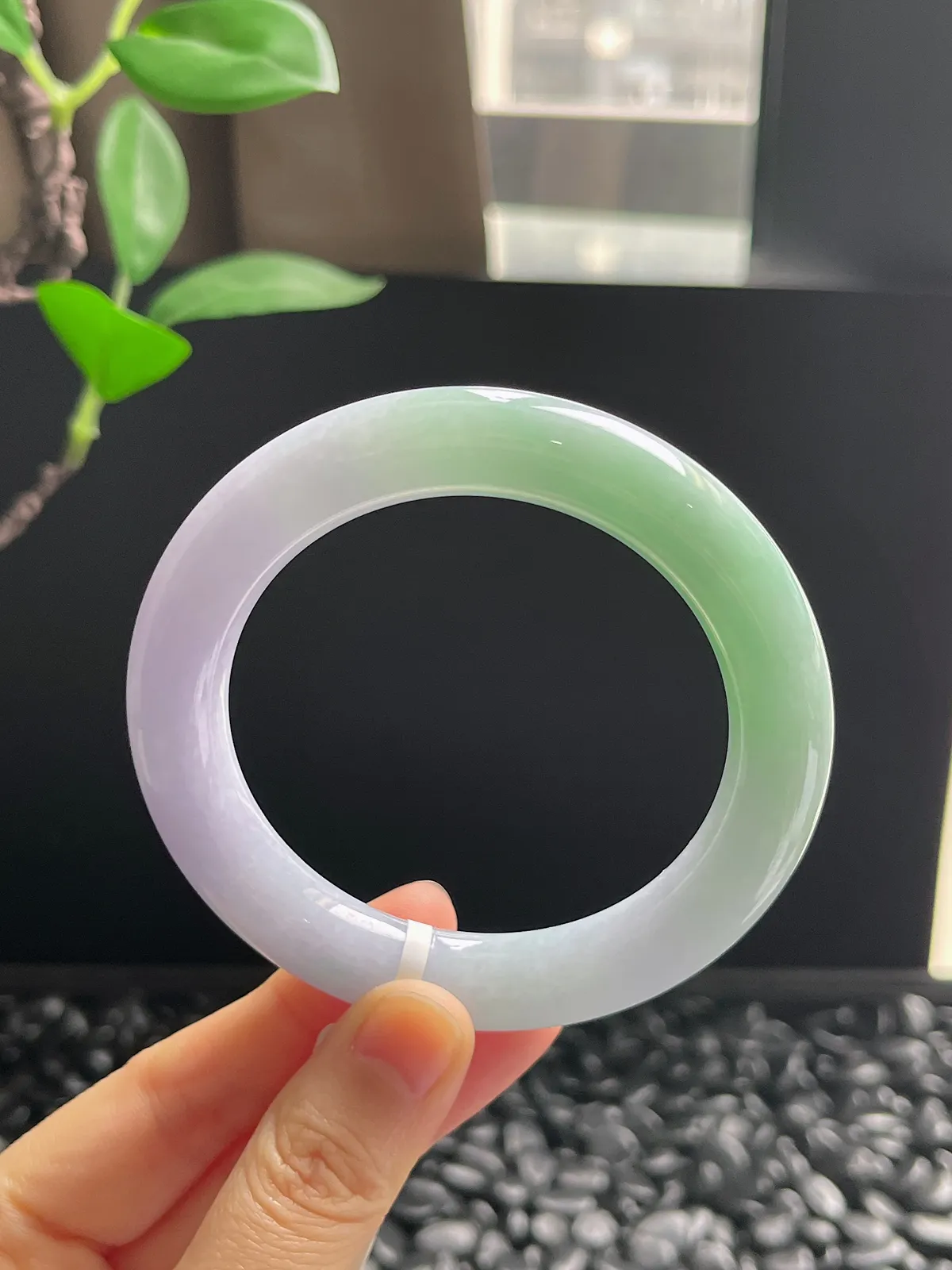 圆镯56圈口，翡翠糯化种春带彩手镯