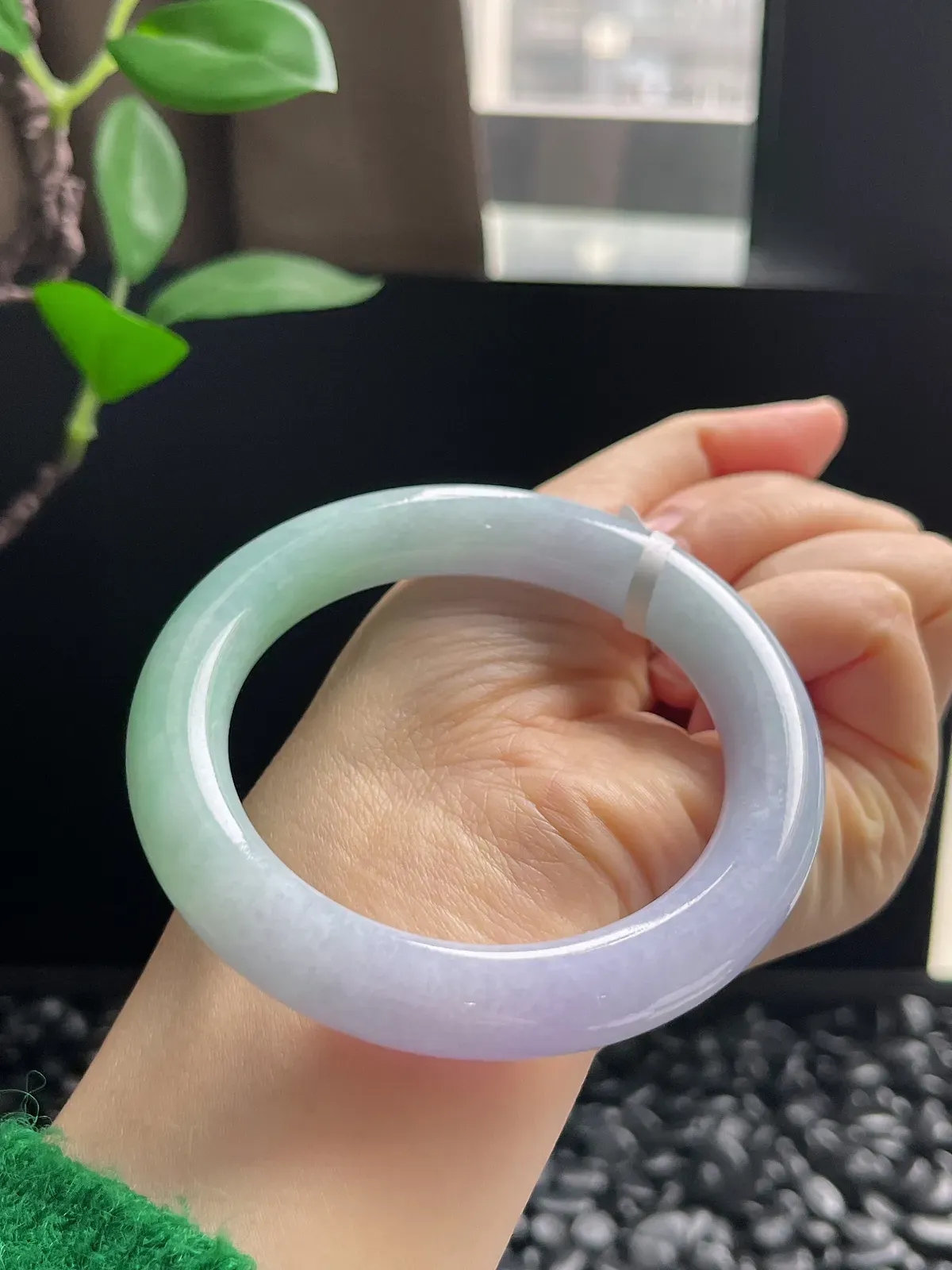 圆镯56圈口，翡翠糯化种春带彩手镯