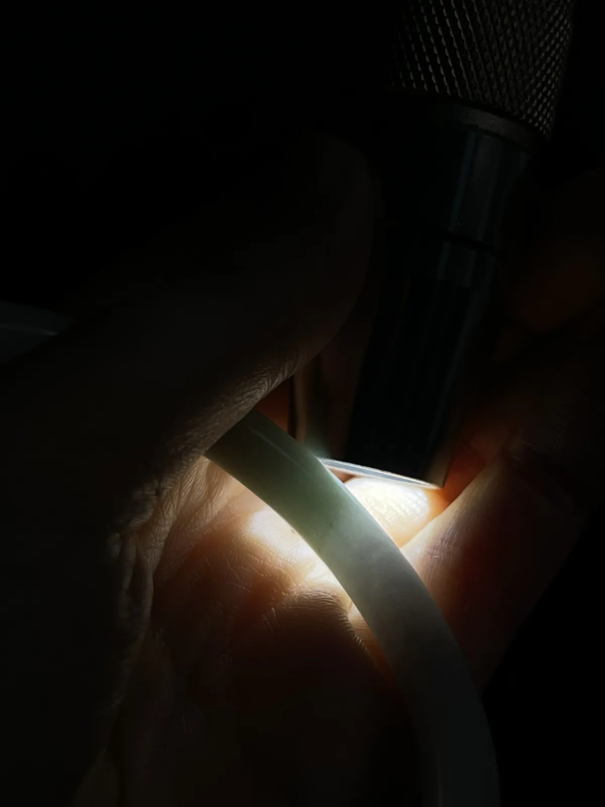 圆镯60.6圈口，翡翠手镯. 种老肉细，飘一片翠绿细细的叮当镯，上手秀气漂亮