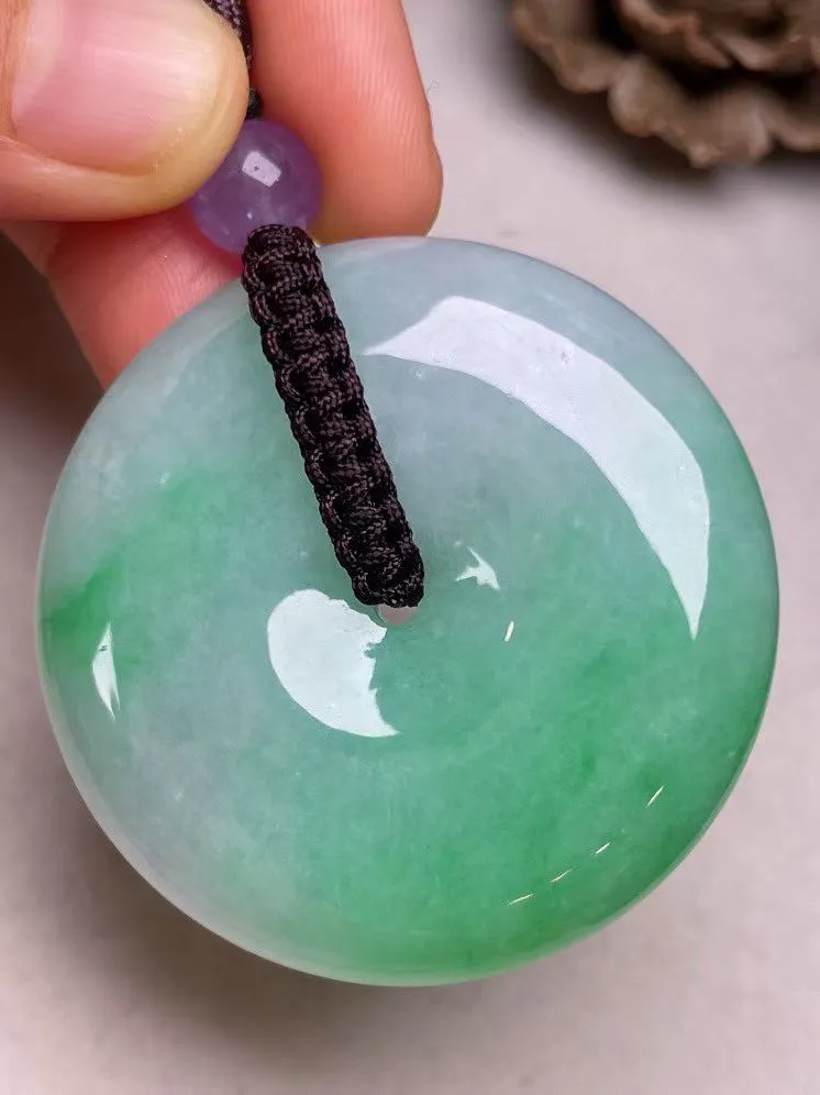 冰糯种飘绿【大平安扣】吊坠，种水好，玉质细腻 ，卖相好.