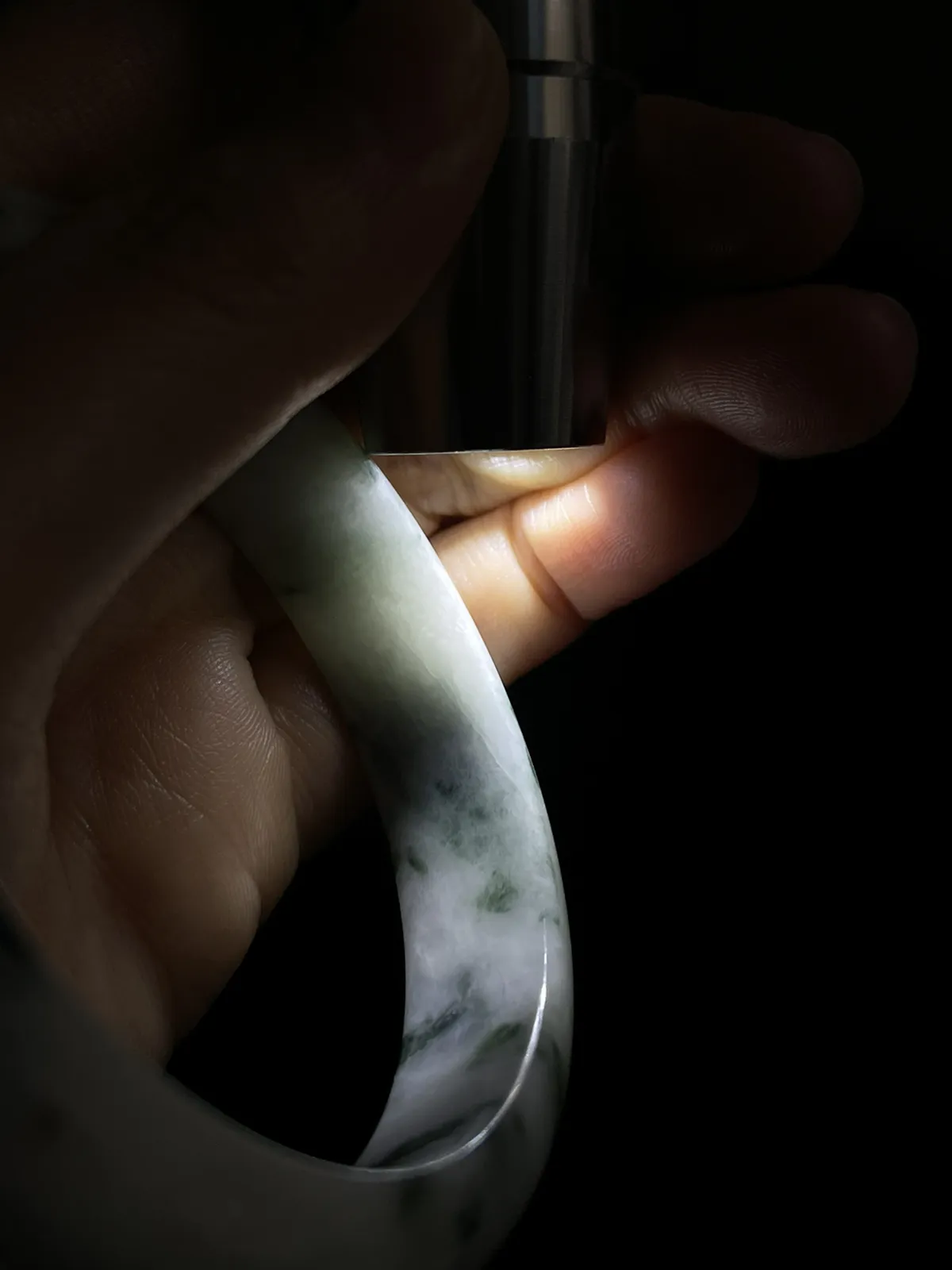 正圈56.3圈口，翡翠糯化种白底飘花飘绿手镯