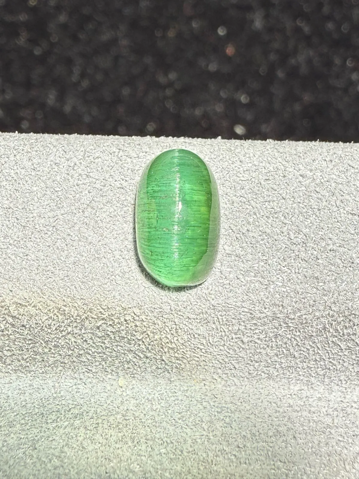 2.075克拉碧玺猫眼裸石 猫眼效应犀利 晶体好[强][强] 水头十足 俏色系列可遇不可求 大约规格：8.6*5.4*4.5mm