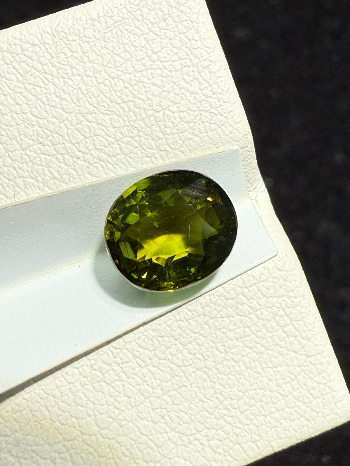 【高端珠宝】天然极美绿碧玺裸石
重量: 2.51ct  规格: 7.9*6.9*5.8毫米
精湛切工