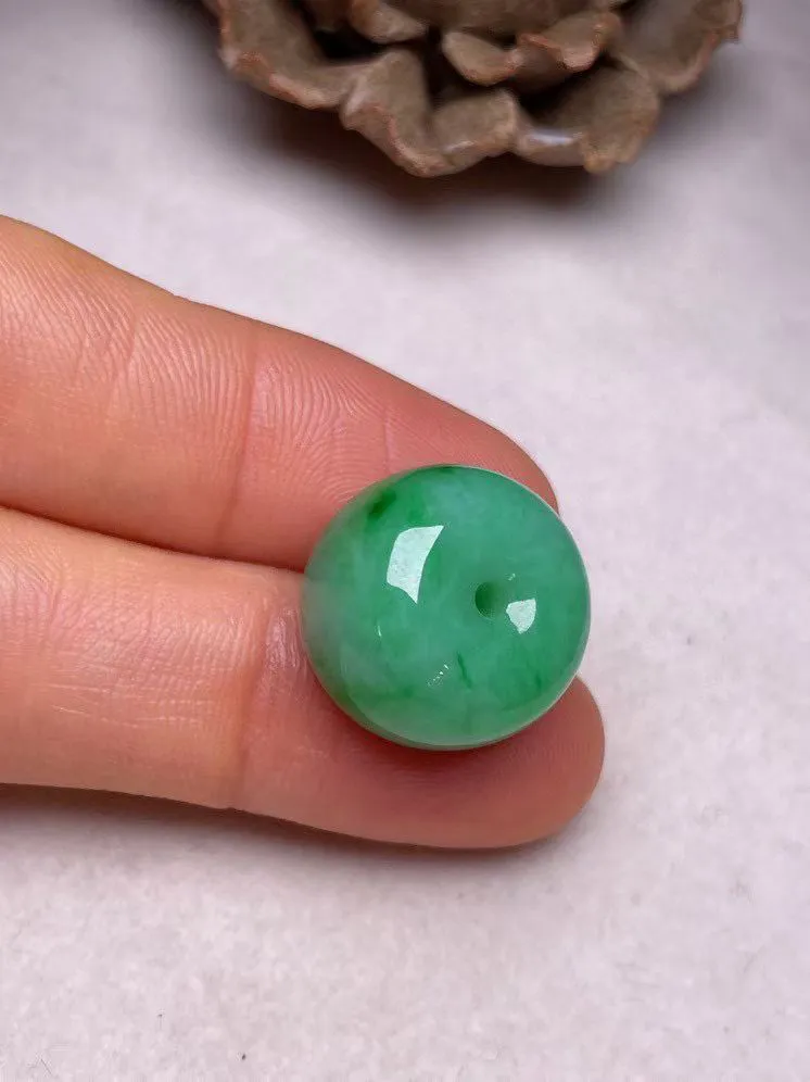 冰糯种飘绿【路路通】吊坠，种水好，玉质细腻 ，卖相好