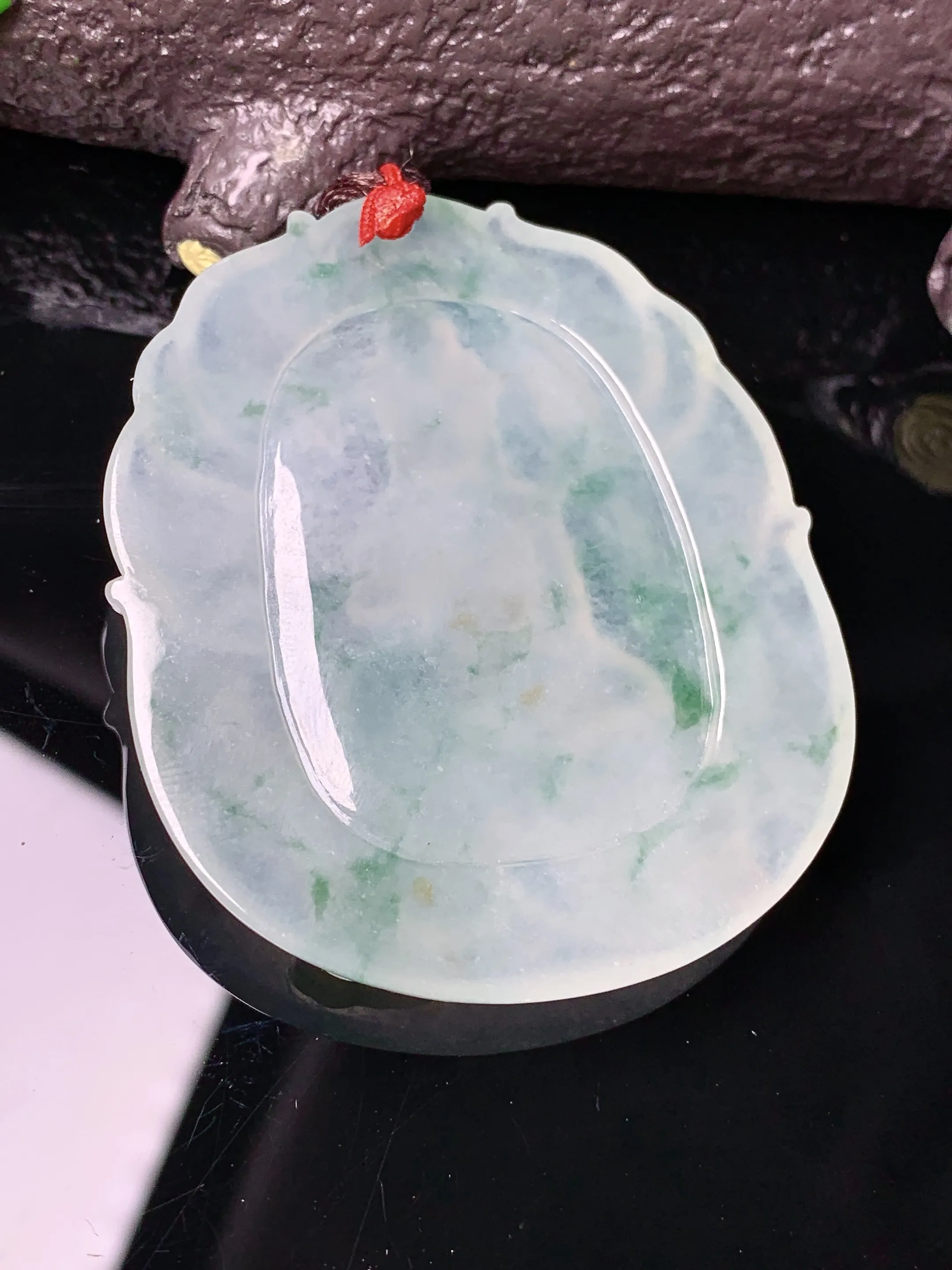 冰种飘绿文殊观音菩萨吊坠 玉质细腻 色泽清新艳丽 整体尺寸52.3*44.3*5.8