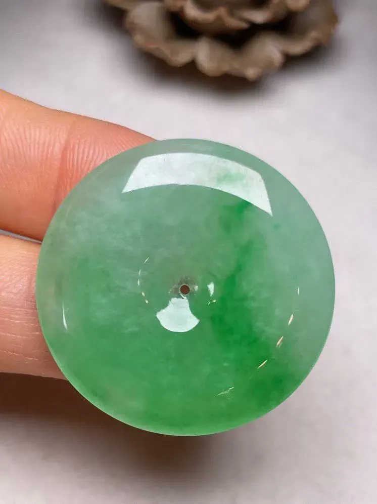 冰糯种满色【大平安扣】吊坠，种水好，玉质细腻 ，卖相好.