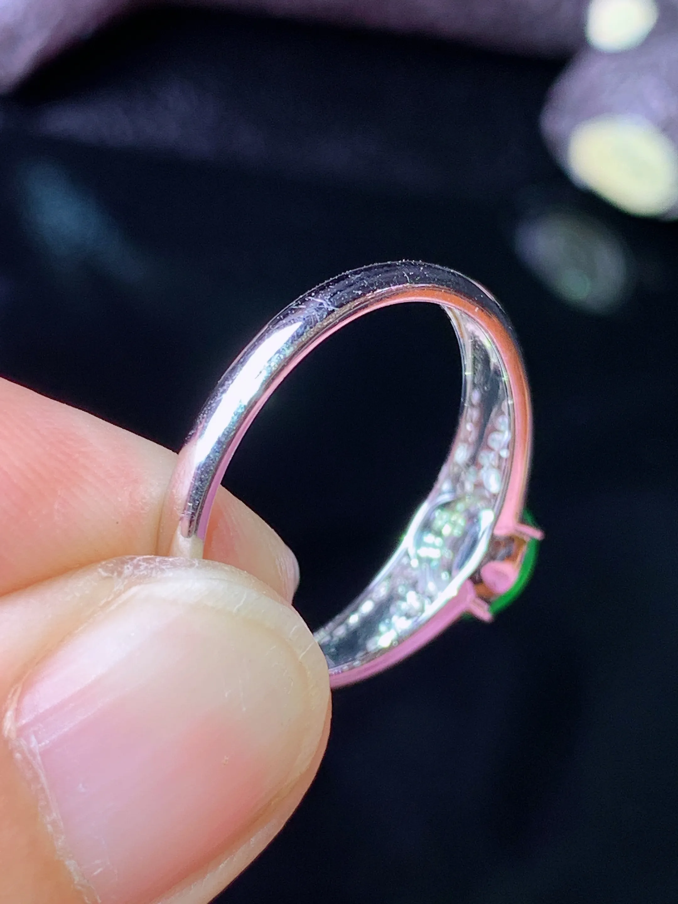 18k金钻镶嵌满绿蛋面戒指 玉质细腻 色泽清新艳丽 圈口14.5 整体尺寸5*5.6*2.3