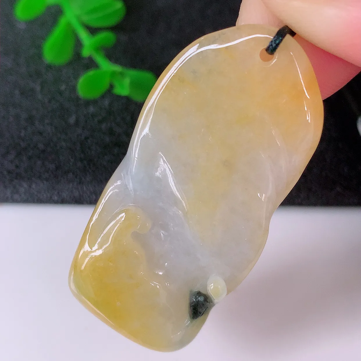 自然光实拍，特色冰润黄翡悟道吊坠，翡翠悟道寓意“祥和，安宁，吉祥，幸福”，佩戴效果优雅迷人，性价比超高！#60.24