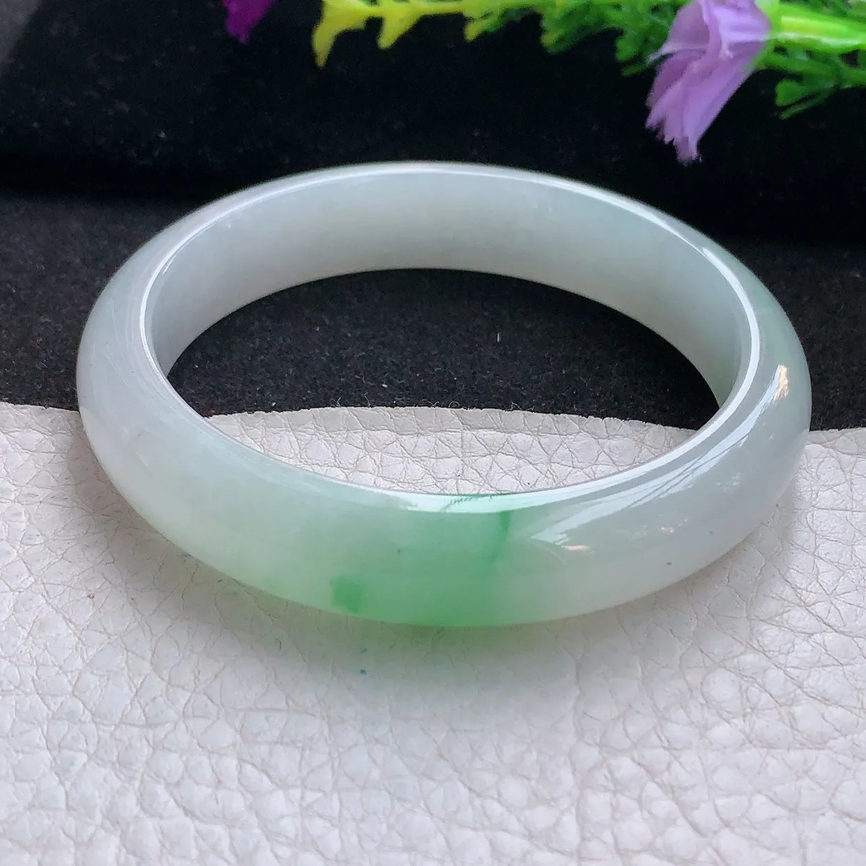 Js实拍57*12.3*7.5平安镯 天然翡翠A货手镯飘绿宽边正圈玉镯子