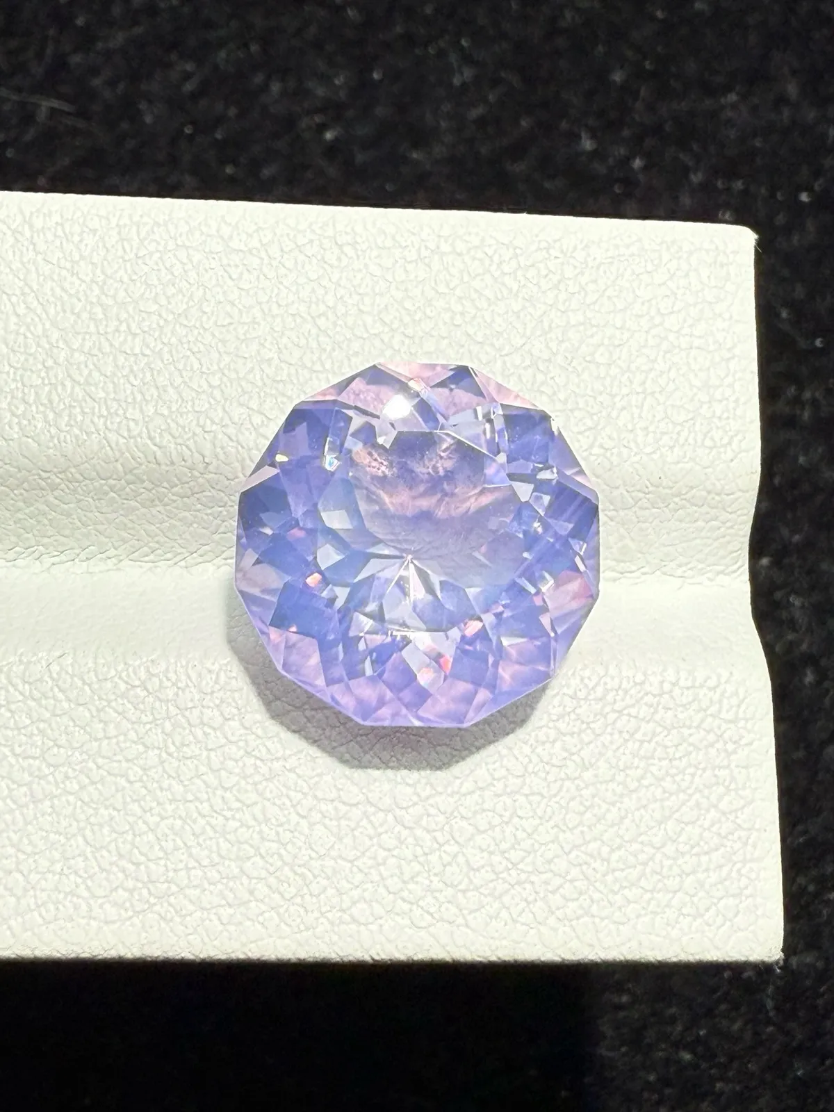 【高端珠宝】天然极美浪漫薰衣草紫晶裸石
重量: 10.16ct  规格: 13.7*13.7*9.8