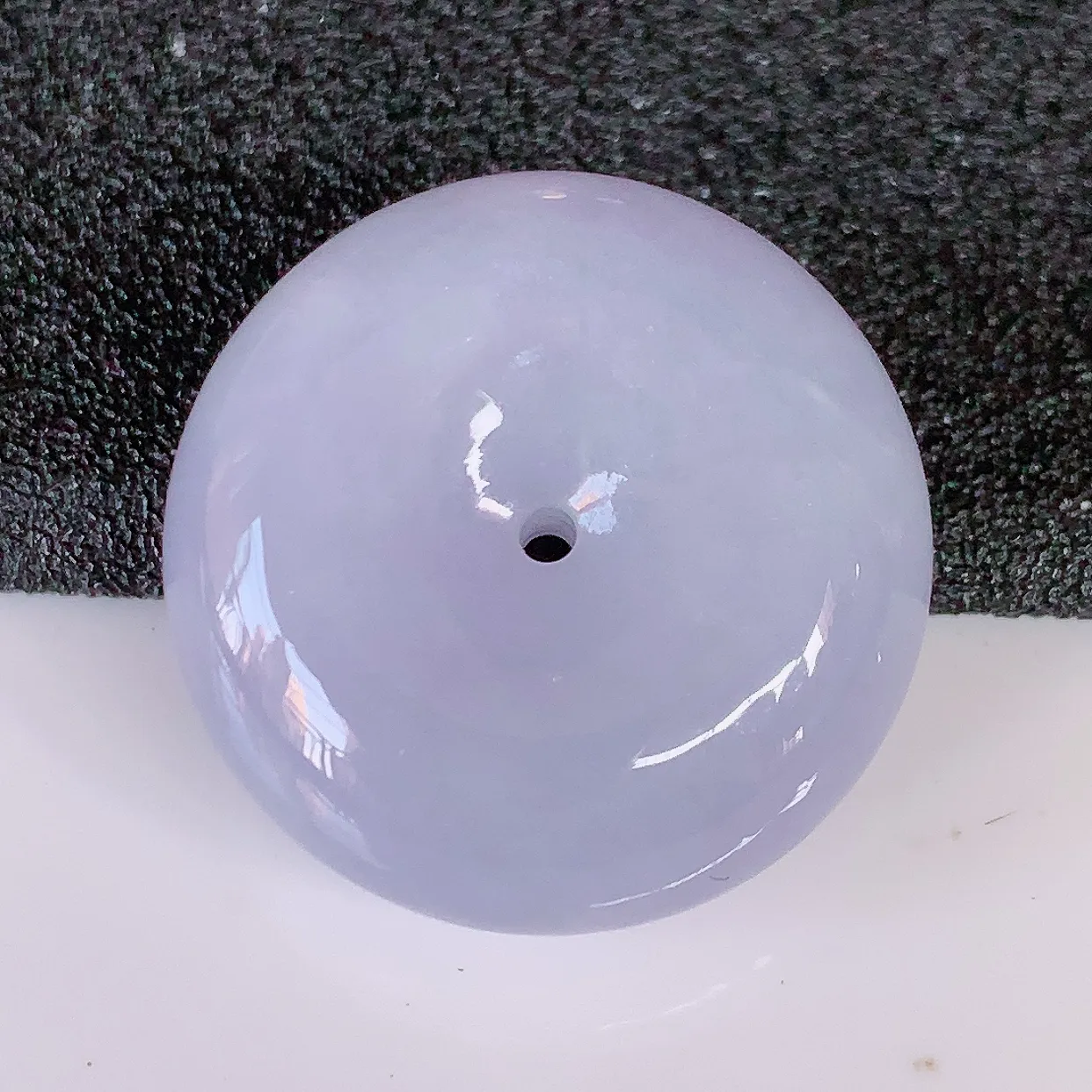 自然光实拍，冰润紫罗兰翡翠饱满平安扣吊坠，玉扣，平安是福；很美的料子，平安扣佩戴优雅迷人！#57.2