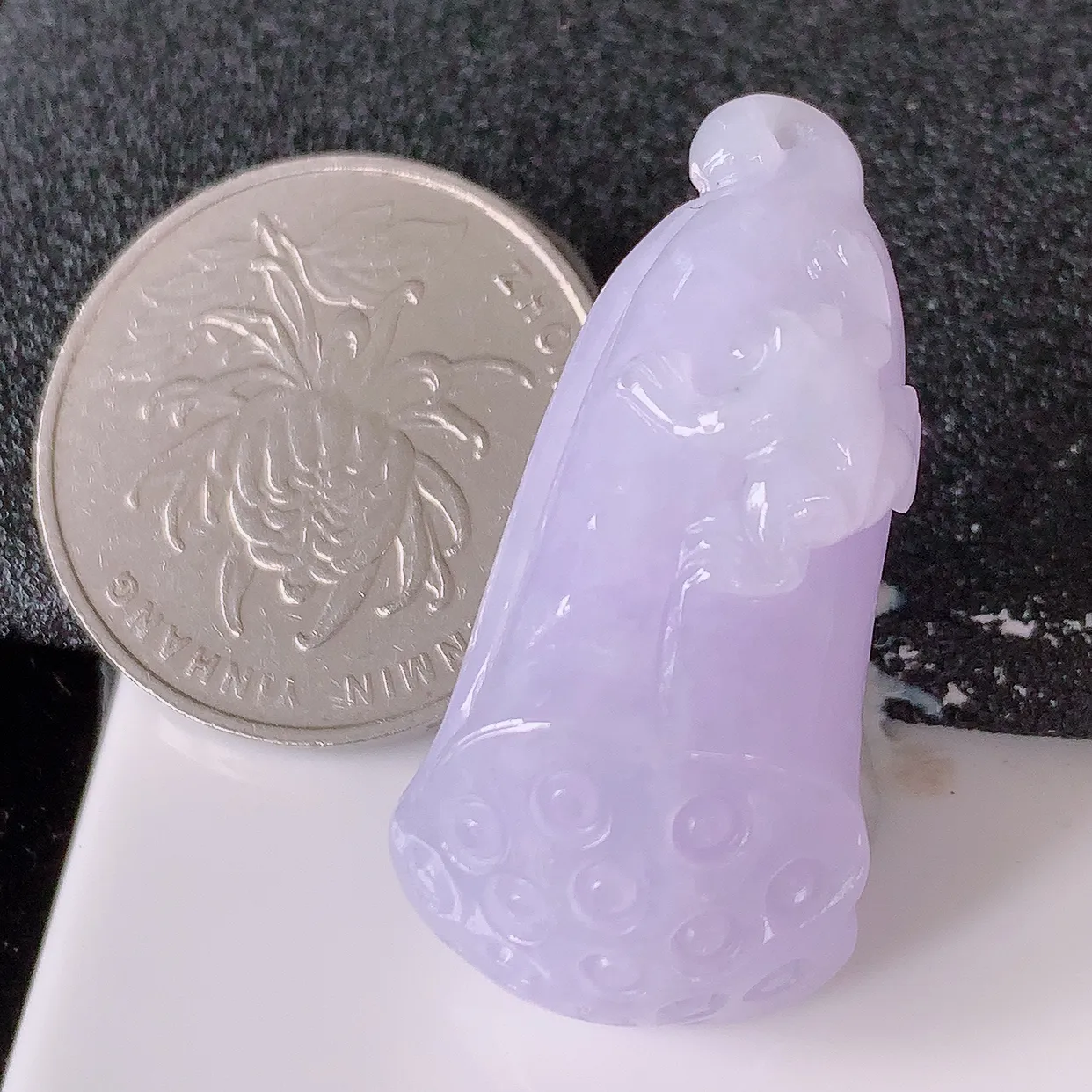 自然光实拍，冰润紫罗兰翡翠招财莲蓬吊坠，水润精细，寓意路路都通，有着促进事业有运！#05.24