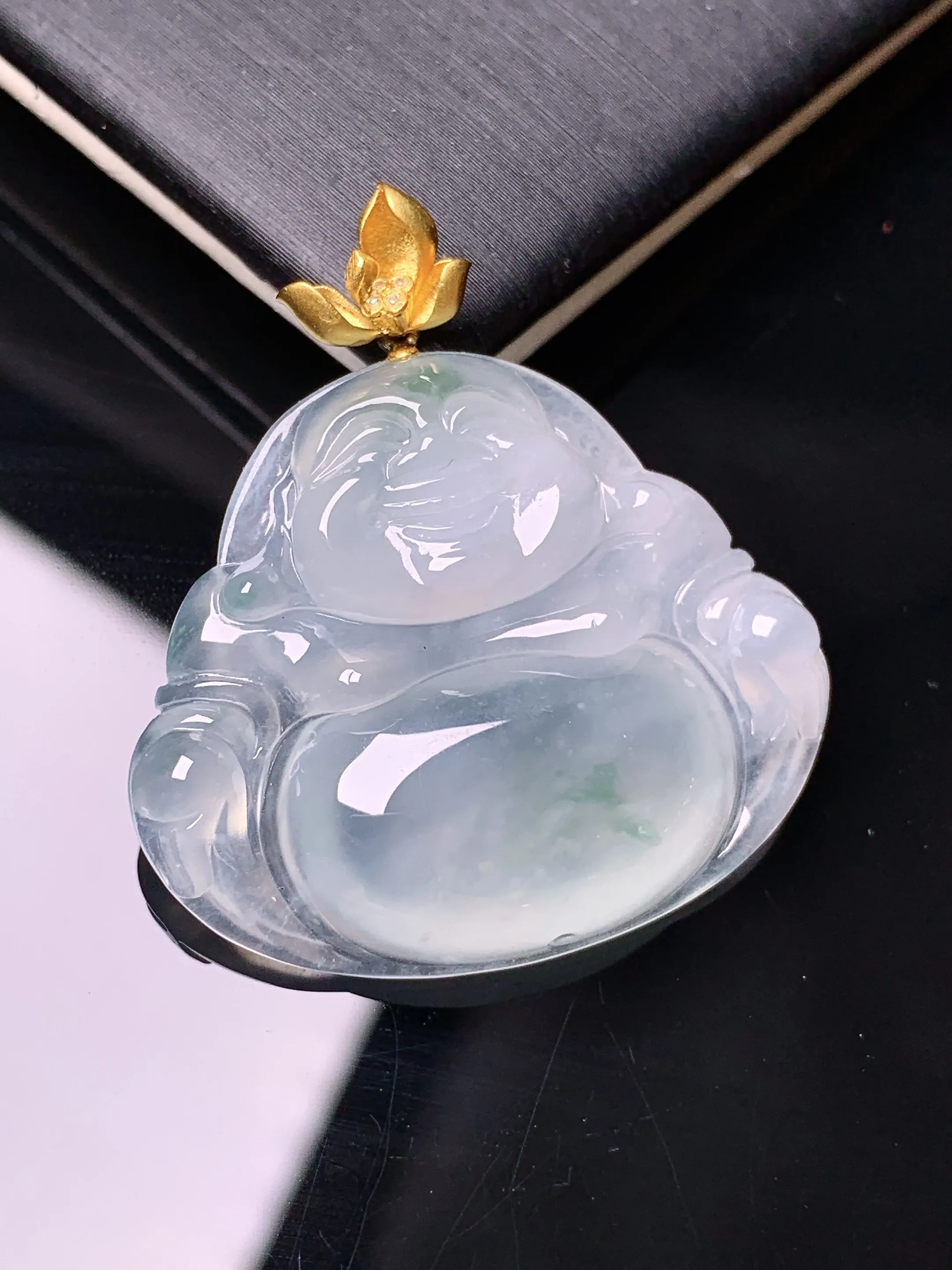 18k金镶嵌冰种佛公吊坠 玉质细腻 色泽清新艳丽 整体尺寸33.5*30.8*5.5