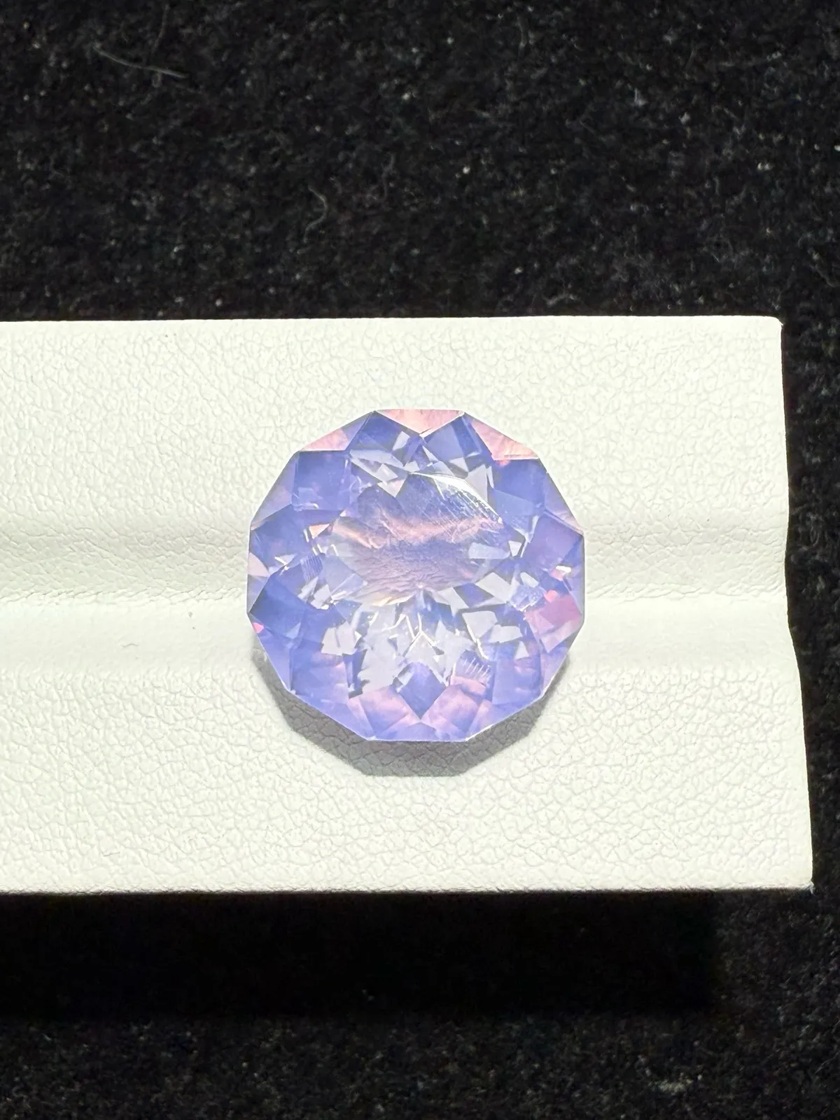 【高端珠宝】天然极美浪漫薰衣草紫晶裸石
重量: 15.525ct  规格: 16.7*16.7*10