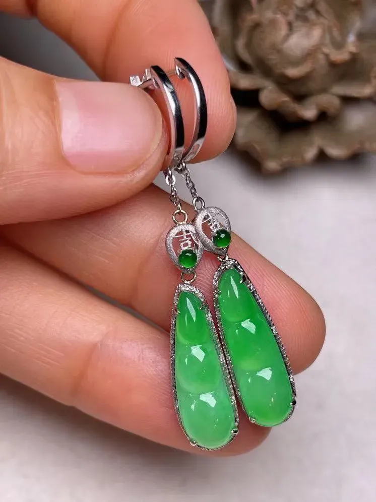 冰种阳绿福豆耳坠、真金真钻镶嵌，种水好，玉质细腻 .裸石尺寸 19.2*5.8