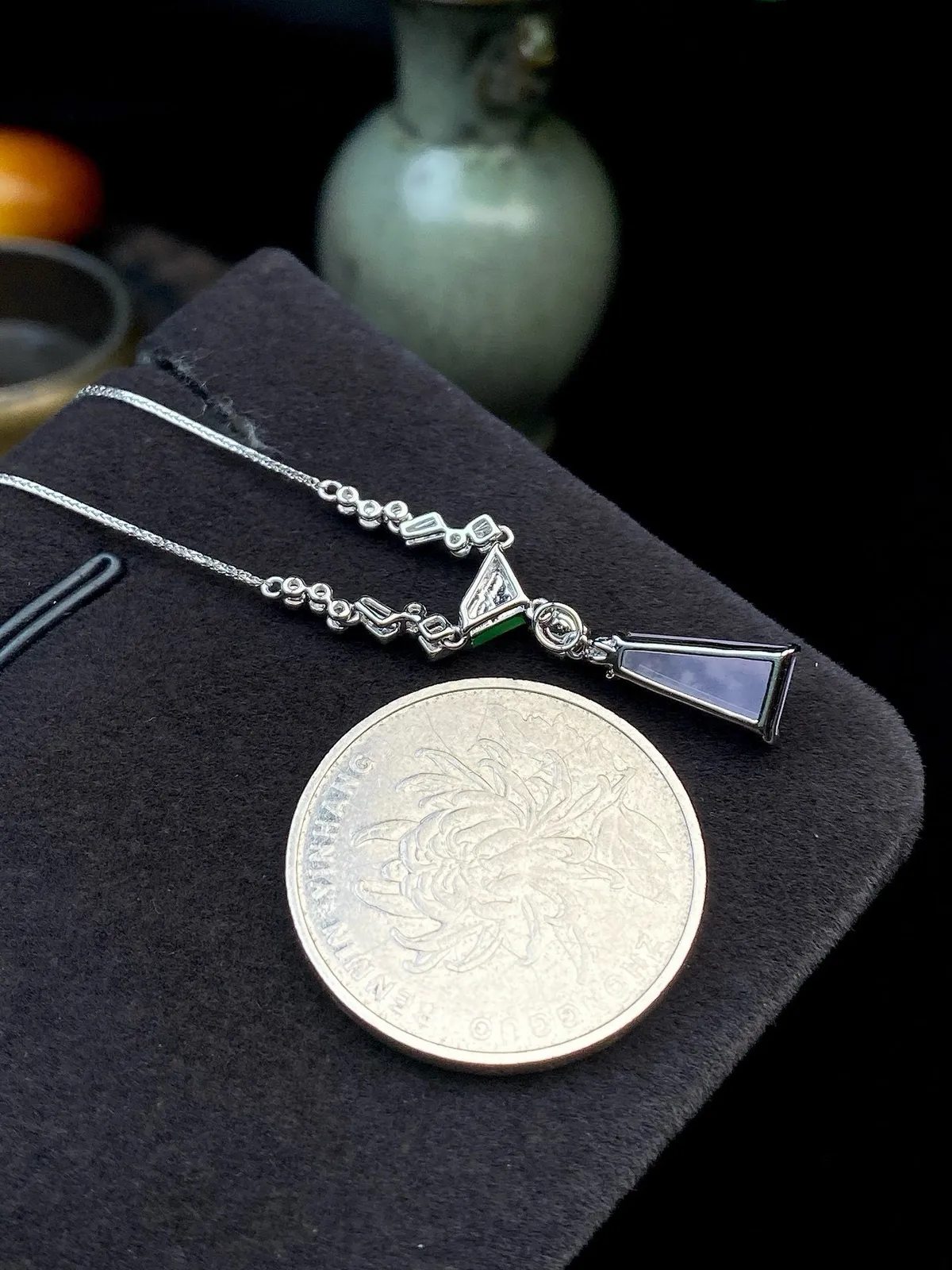 【冰种紫罗兰随形吊坠】饱满圆润，光泽闪耀，流行款，18K金钻镶嵌，裸石尺寸11.1*5.5*3.8毫米