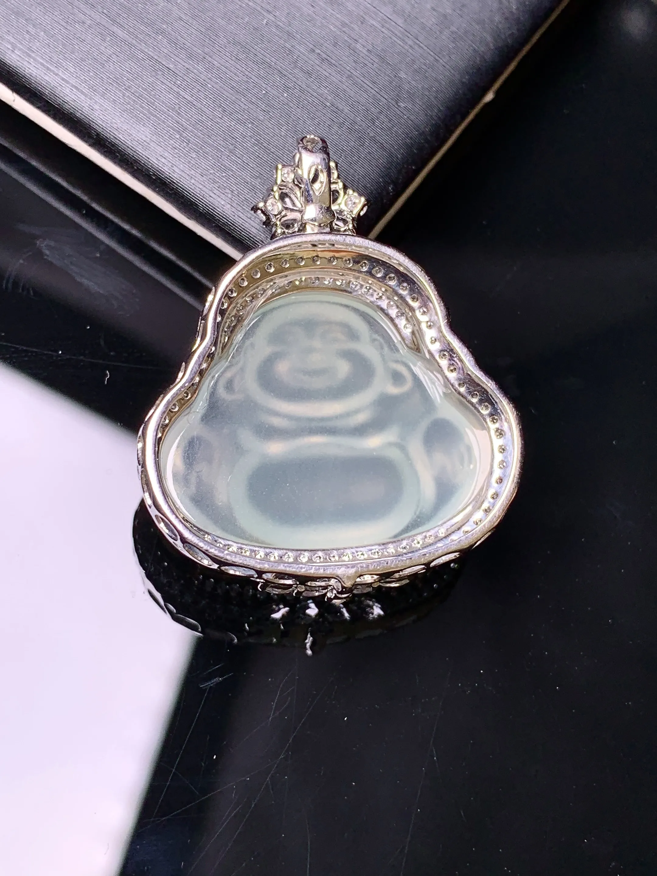 18k金钻镶嵌冰种佛公吊坠 玉质细腻 色泽清新艳丽 整体尺寸30.5*24.3*9.2