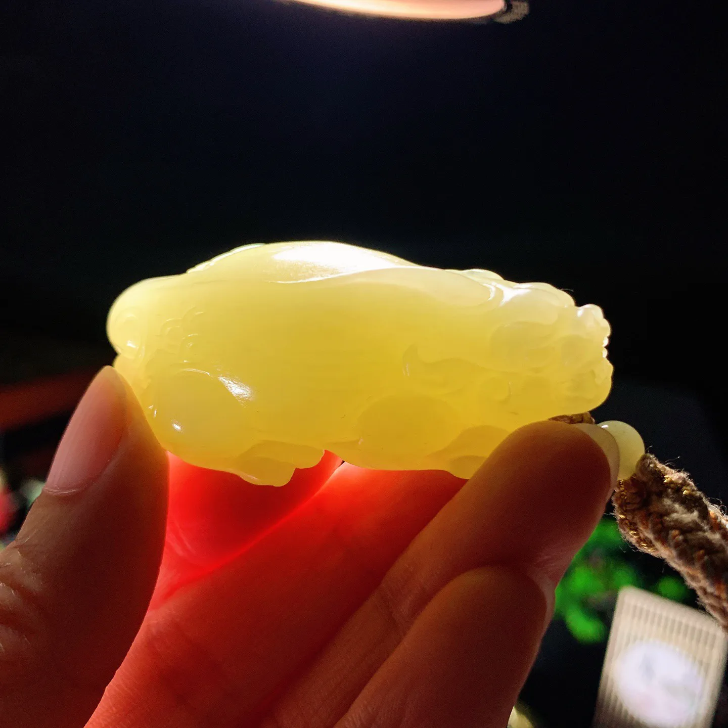 新疆和田玉黄口料招财进宝貔貅挂件。尺寸55/30/19重46.8克 玉质细腻油润。手推出油。佩戴高端典雅。lt251225