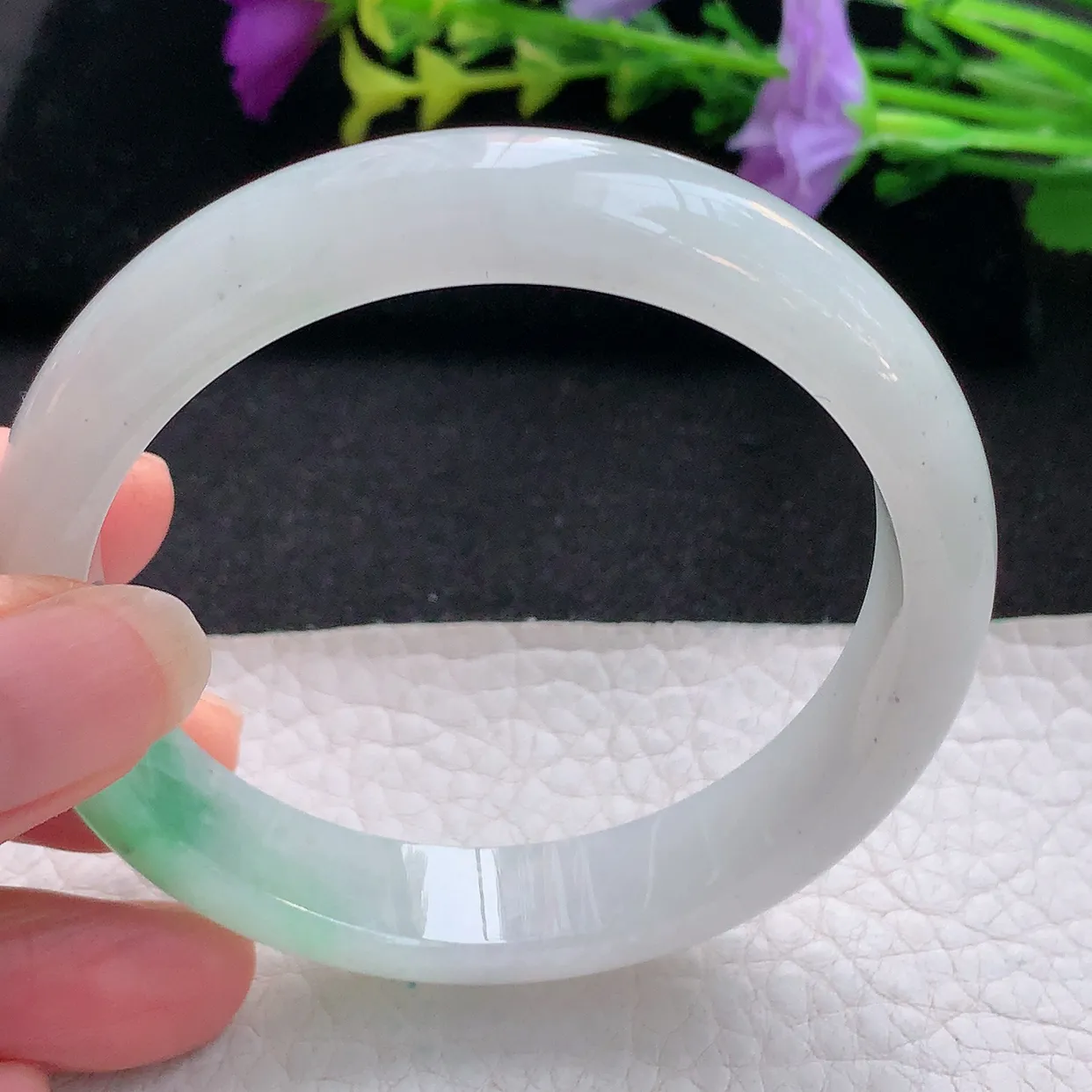 Js实拍57*12.3*7.5平安镯 天然翡翠A货手镯飘绿宽边正圈玉镯子