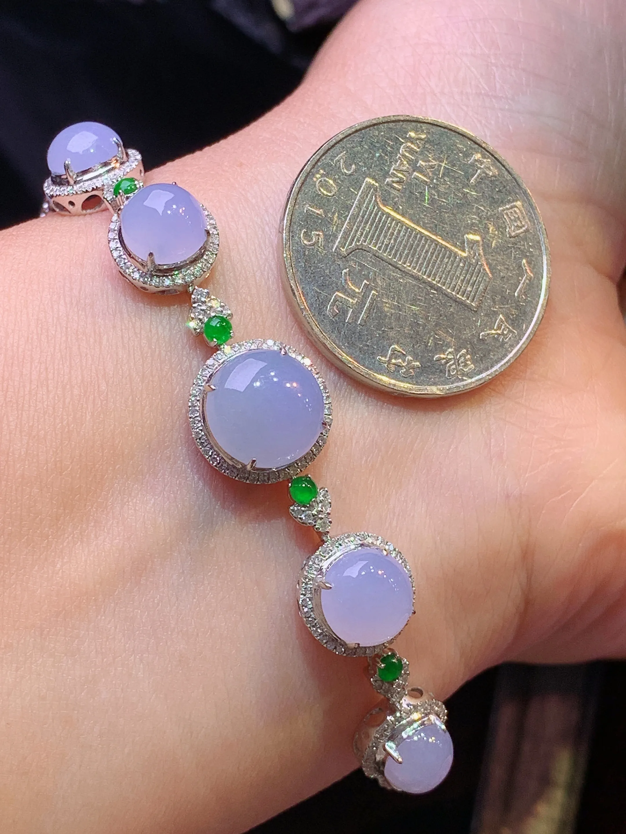 18k金钻镶嵌紫罗兰蛋面手链 玉质细腻 色泽清新艳丽 整体尺寸80.6*11.8*7.2