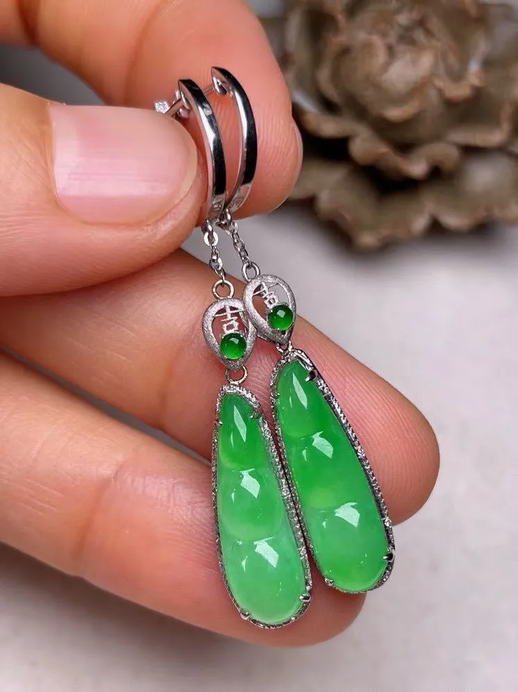 冰种阳绿福豆耳坠、真金真钻镶嵌，种水好，玉质细腻 .裸石尺寸 19.2*5.8