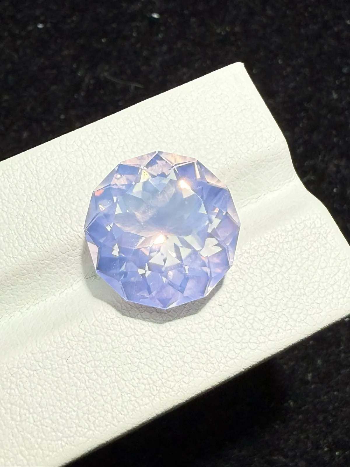 【高端珠宝】天然极美浪漫薰衣草紫晶裸石
重量: 11.475ct  规格: 15*15*9.8毫米
