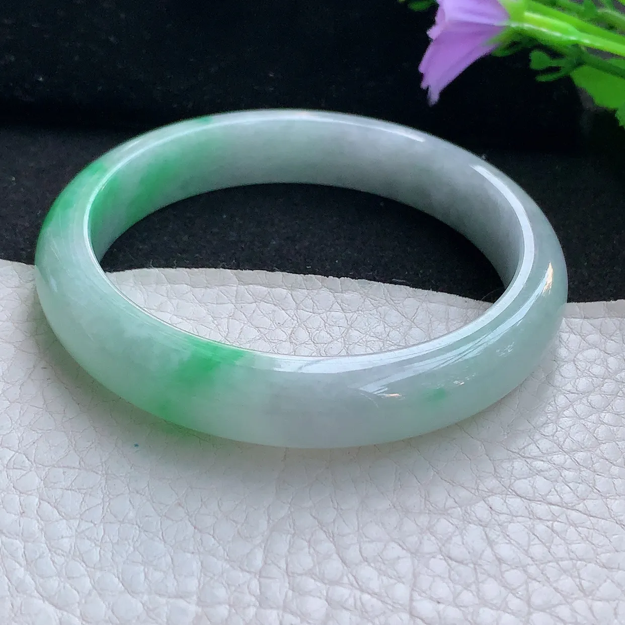 Jm实拍57.8*11.5*7.6平安镯 天然翡翠A货手镯淡绿宽边正圈玉镯子