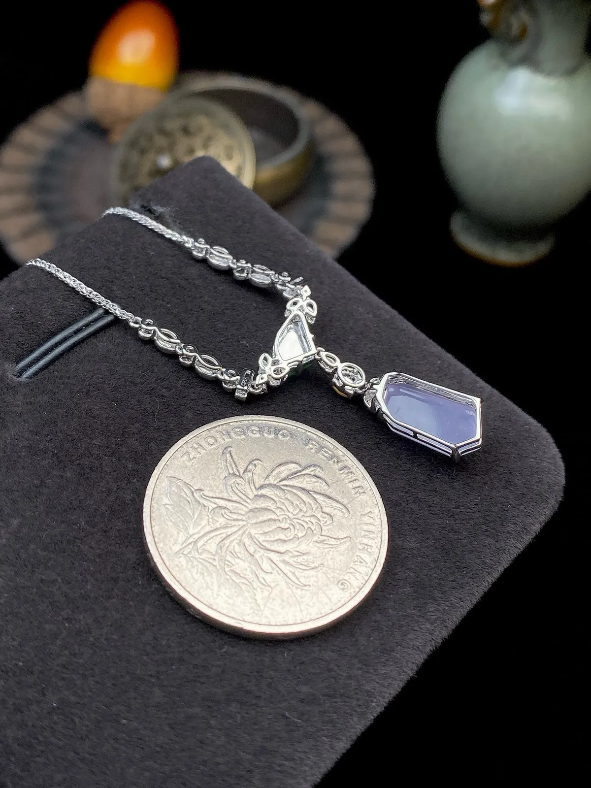 【冰种紫罗兰随形吊坠】饱满圆润，光泽闪耀，流行款，18K金钻镶嵌，裸石尺寸12.1*6*2.5毫米