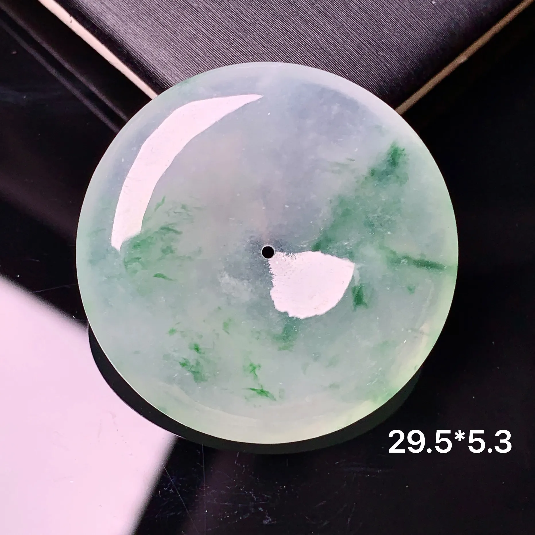 冰种飘绿平安扣吊坠 玉质细腻 色泽清新艳丽 整体尺寸29.5*5.3