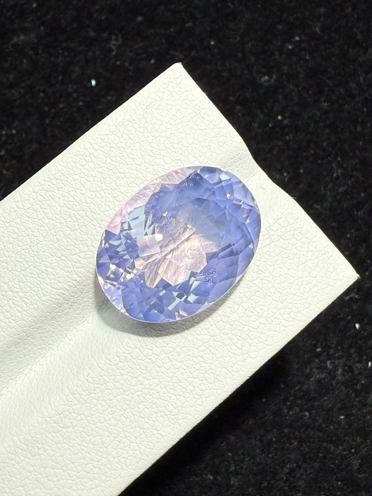 【高端珠宝】天然极美浪漫薰衣草紫晶裸石
重量: 13.195ct  规格: 17.7*13.5*9.