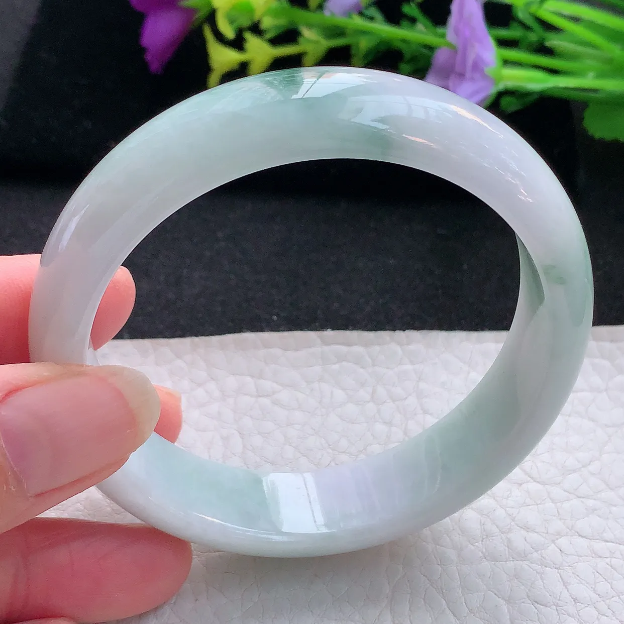 Ee大圈口59*12.8*7.3平安镯 天然翡翠A货手镯淡绿宽边正圈玉镯子