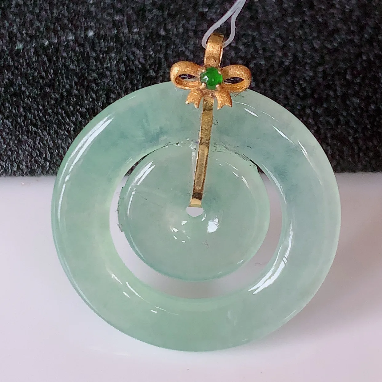 18K金镶嵌冰种翡翠平安母子扣吊坠，水润光泽，寓意平平安安，佩戴时尚漂亮！#49.24