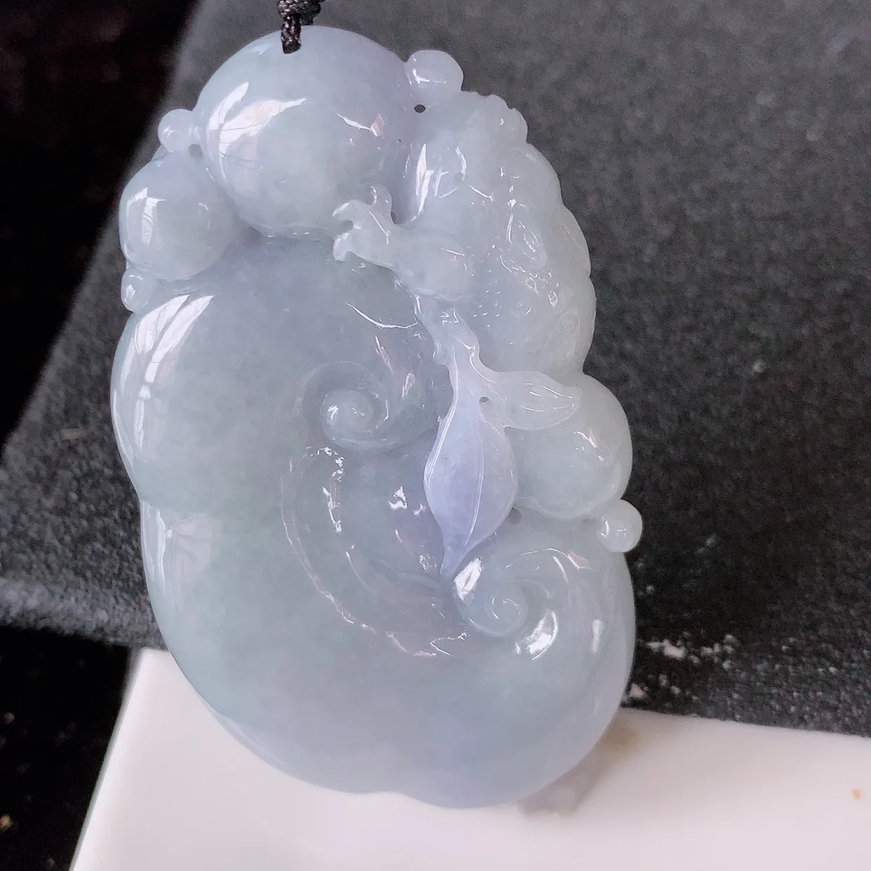 自然光实拍，冰润紫罗兰翡翠如意吊坠，翠色灵动，饱满，万事如意，如意一生，配戴精美！#41.247