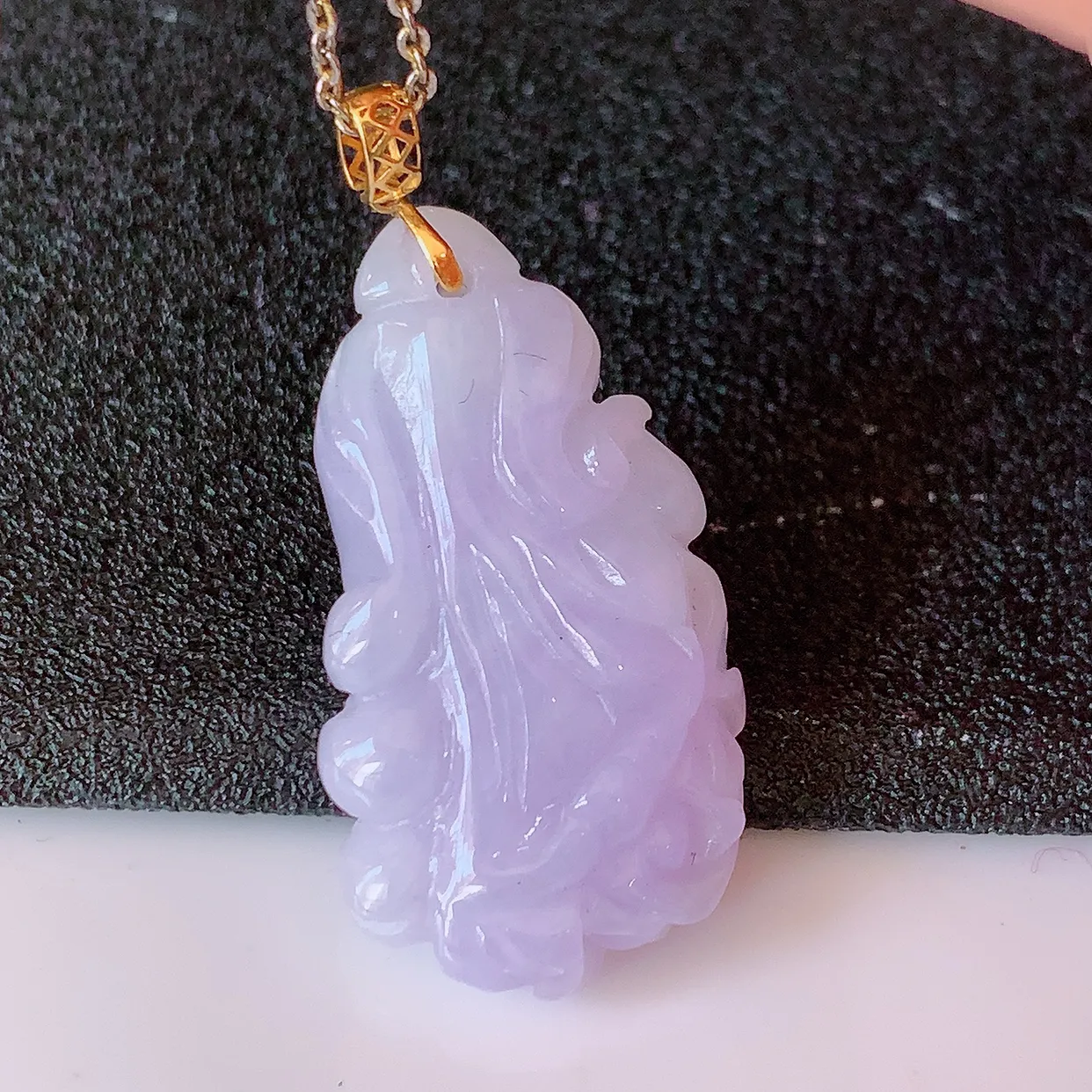 18K金镶嵌紫罗兰翡翠招百财白菜吊坠，百财聚来，财源滚滚，色泽鲜艳，精工水润的白菜，性价比高！#1.26