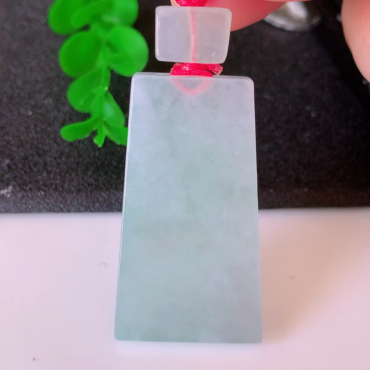 自然光实拍，冰润翡翠平安无事牌吊坠，平平安安，无事牌翠色灵动，佩戴平安时尚！#02.26