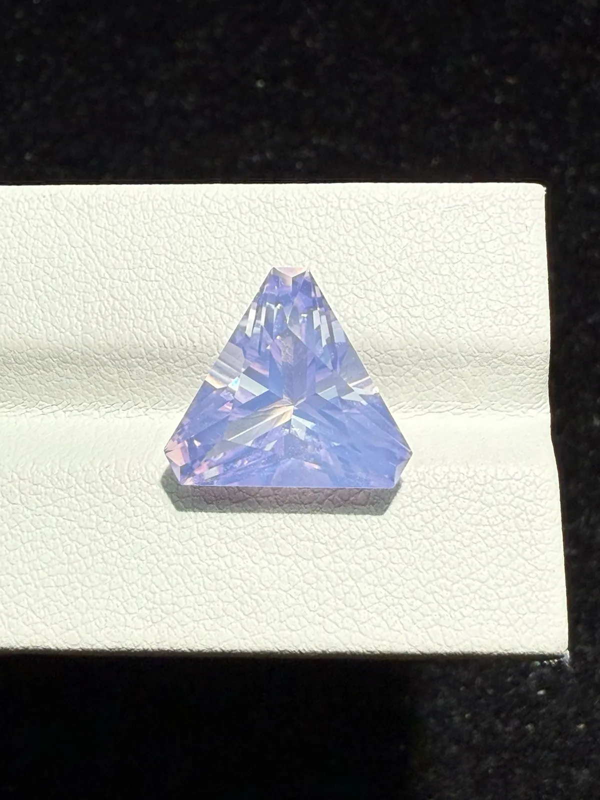 【高端珠宝】天然极美浪漫薰衣草紫晶裸石
重量: 6.945ct  规格: 13.4*13.2*8.5