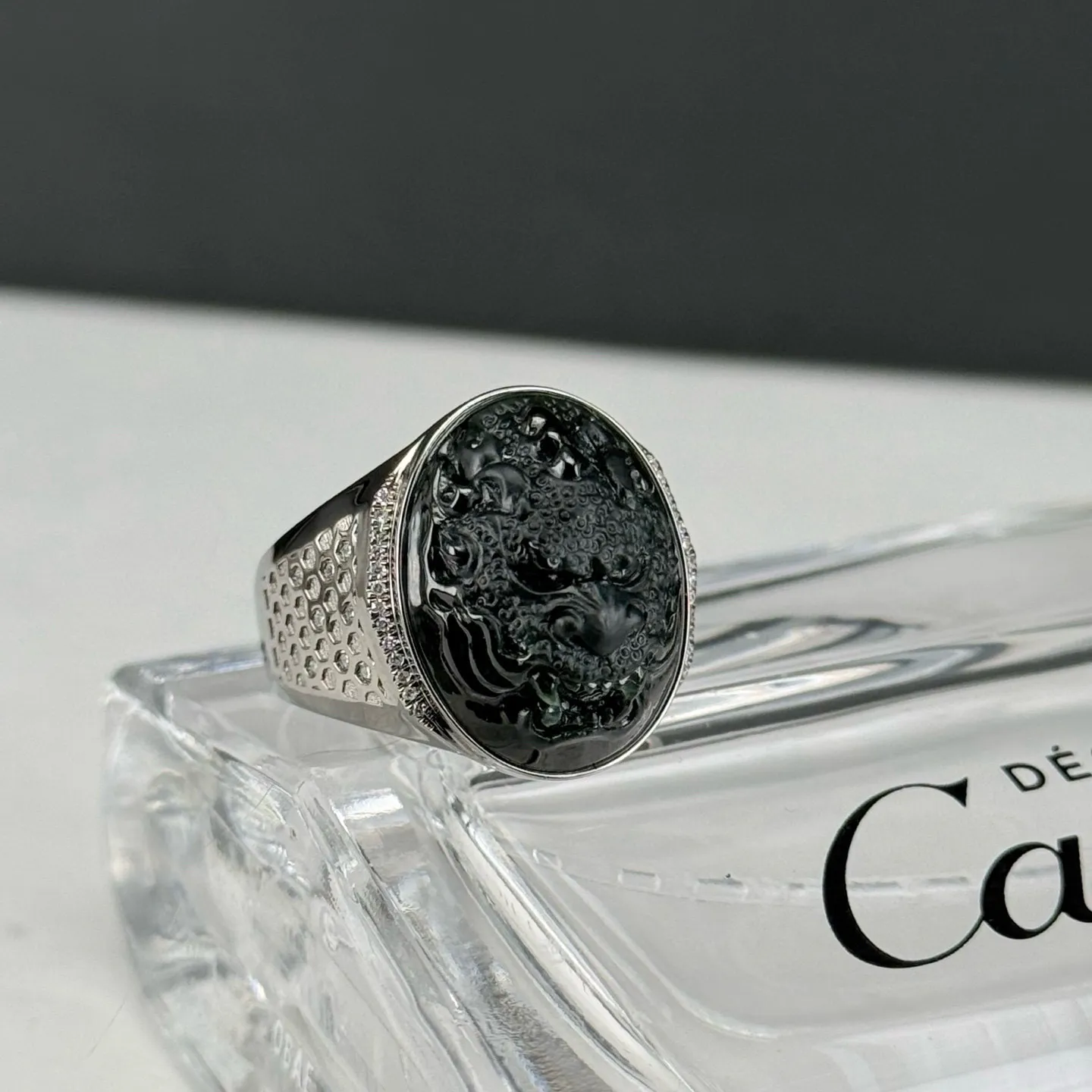 精品墨翠龙头戒面 种好色正 黑度极好 打灯通透 油性十足  尺寸20.3