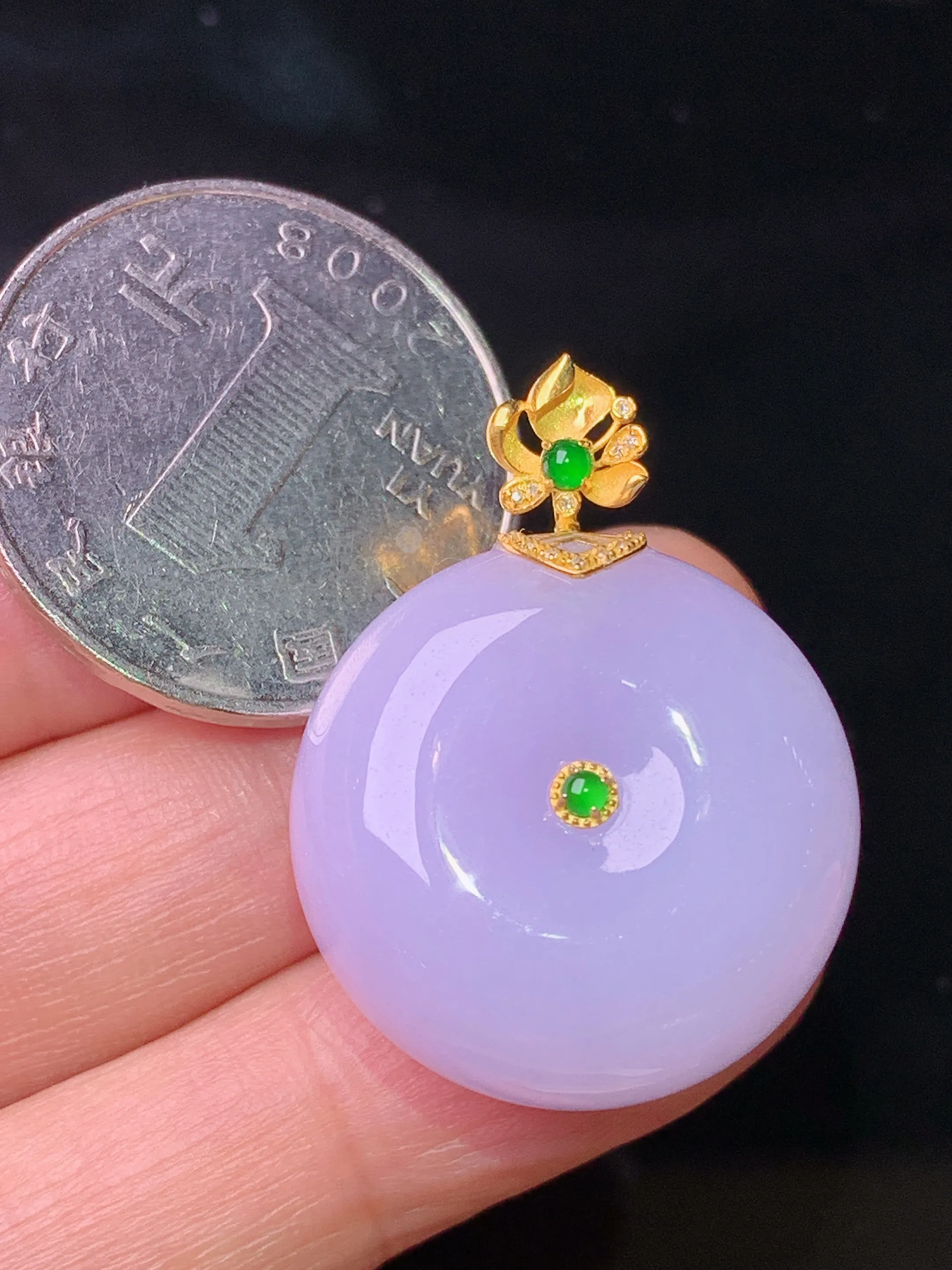 18k金钻镶嵌紫罗兰平安扣吊坠 玉质细腻 色泽清新艳丽 整体尺寸30.8*23*12.5