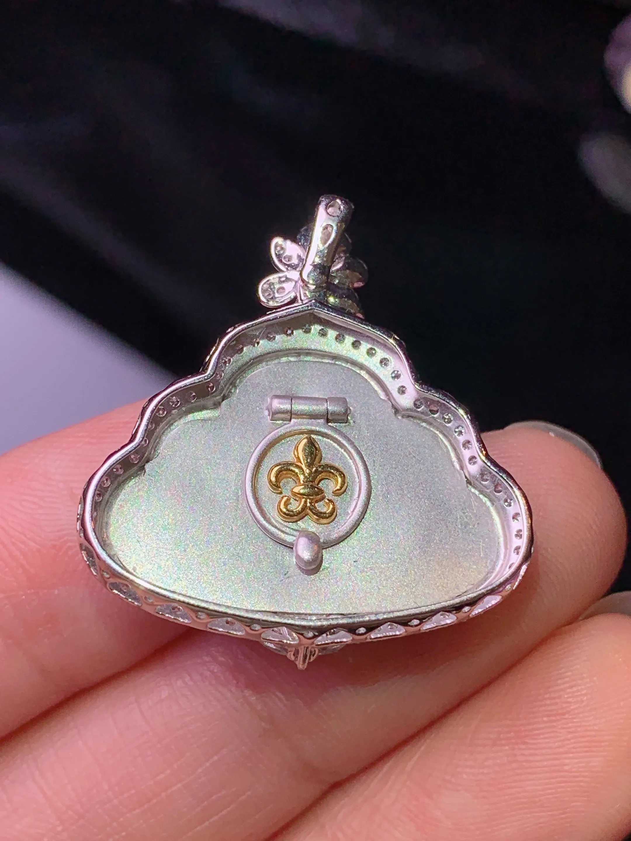 18k金钻镶嵌满绿佛公吊坠 玉质细腻 色泽清新艳丽 整体尺寸27*24.8*8