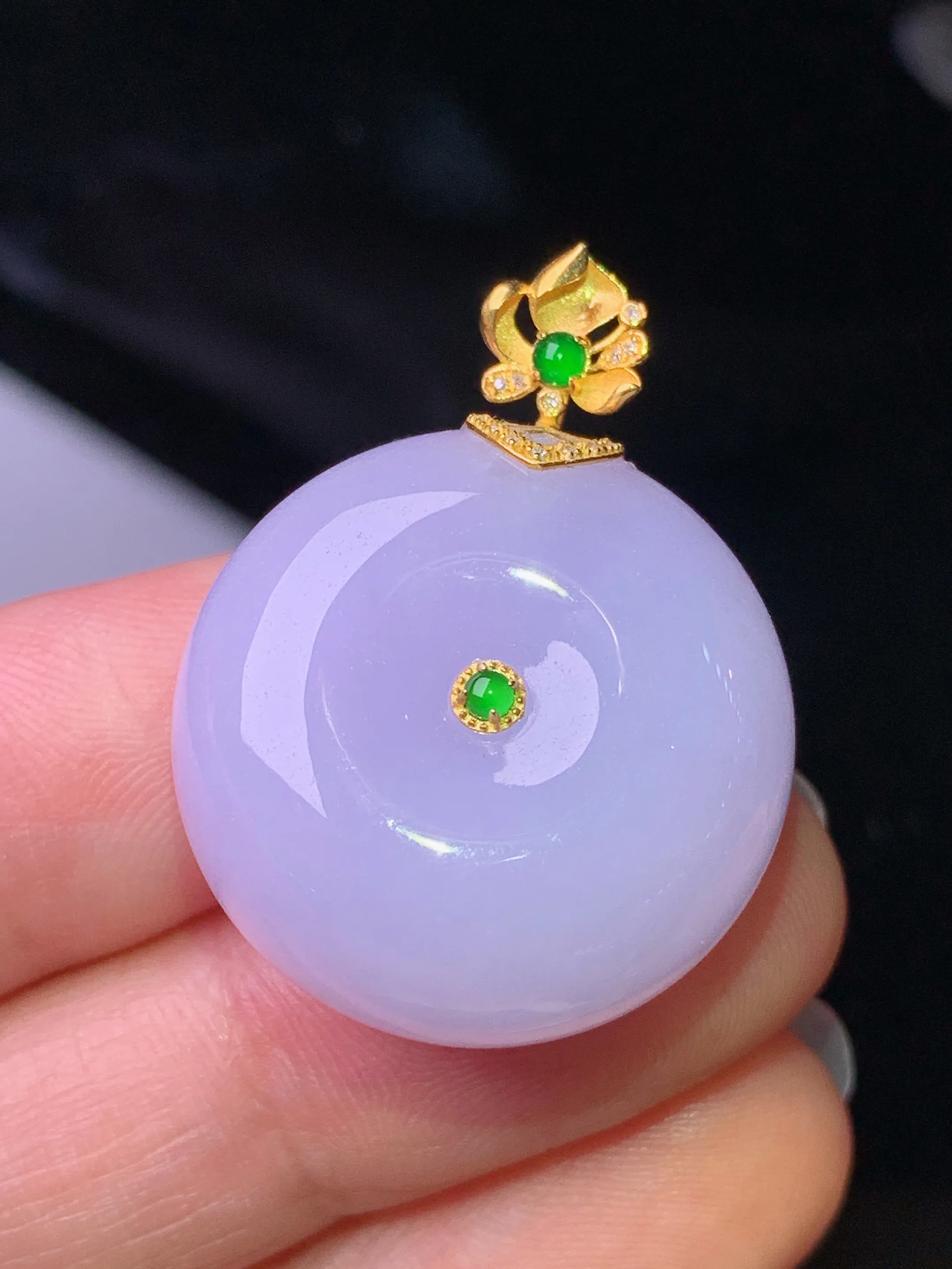 18k金钻镶嵌紫罗兰平安扣吊坠 玉质细腻 色泽清新艳丽 整体尺寸30.8*23*12.5