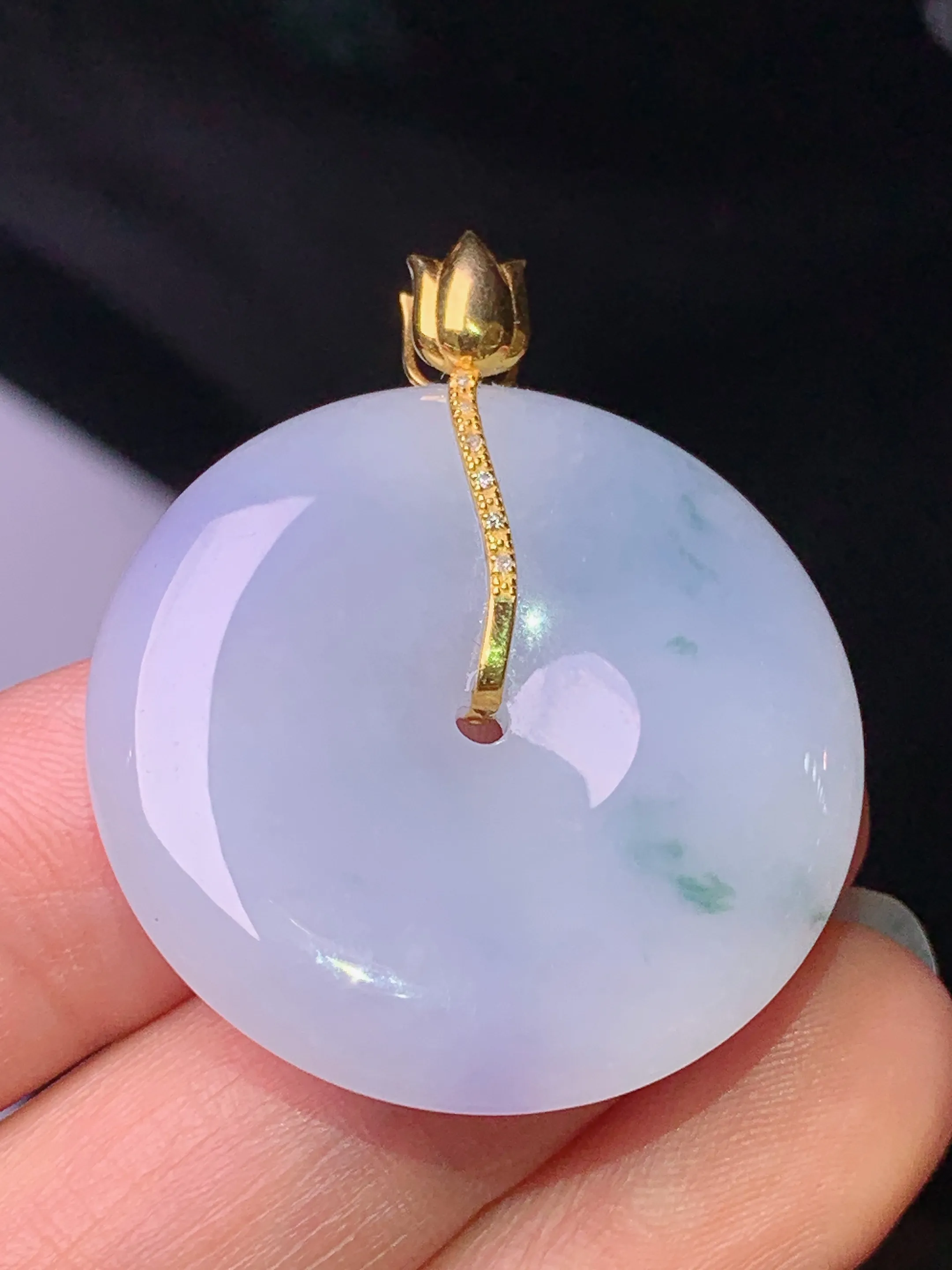 18k金镶嵌飘花平安扣吊坠 玉质细腻 色泽清新艳丽 整体尺寸37*30.6*5.5