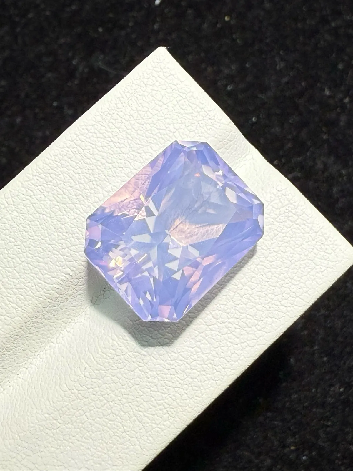 【高端珠宝】天然极美浪漫薰衣草紫晶裸石
重量: 14.16ct  规格: 16.4*12.9*10.