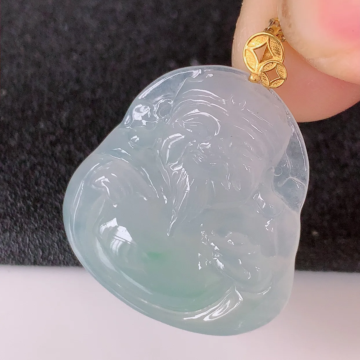 自然光实拍，18K金镶嵌冰种飘花翡翠招财财神爷吊坠，财神到你家里来，年年月月发大财，形态极为讨喜，佩戴效果招财迷人#41.24整体32.5*裸石27*25*6